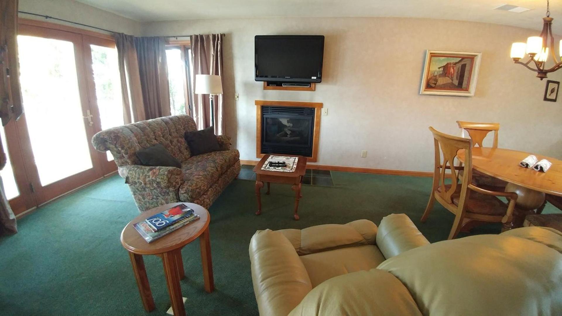 Snug Harbor Inn photo 20