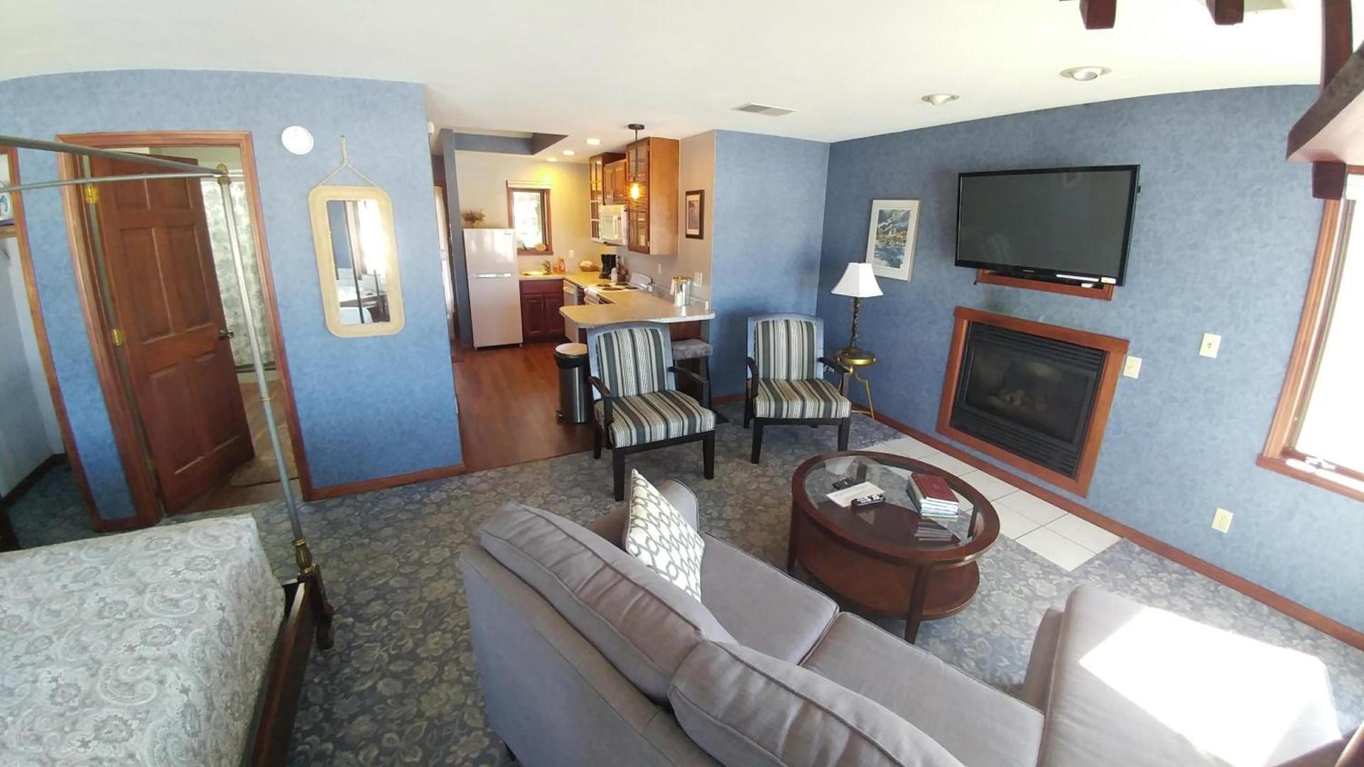 Snug Harbor Inn photo 11