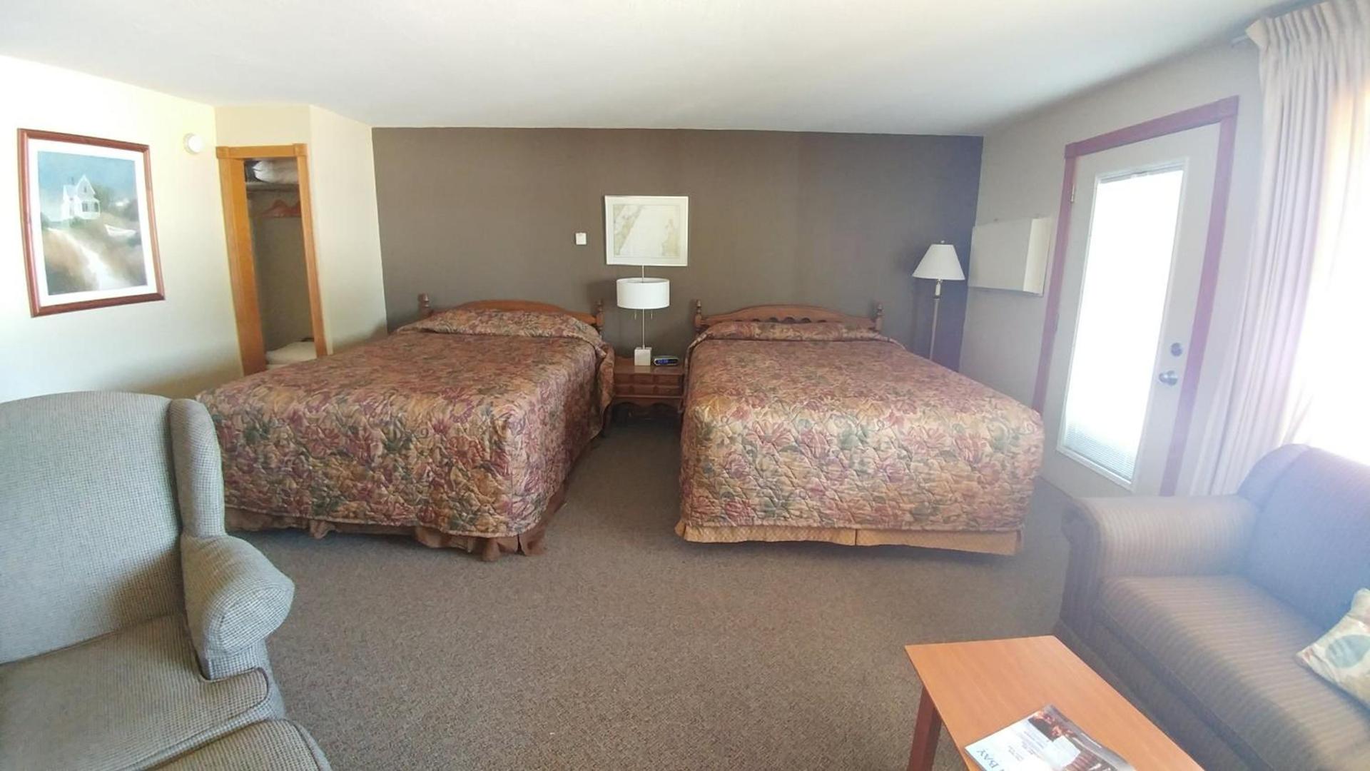 Snug Harbor Inn photo 59