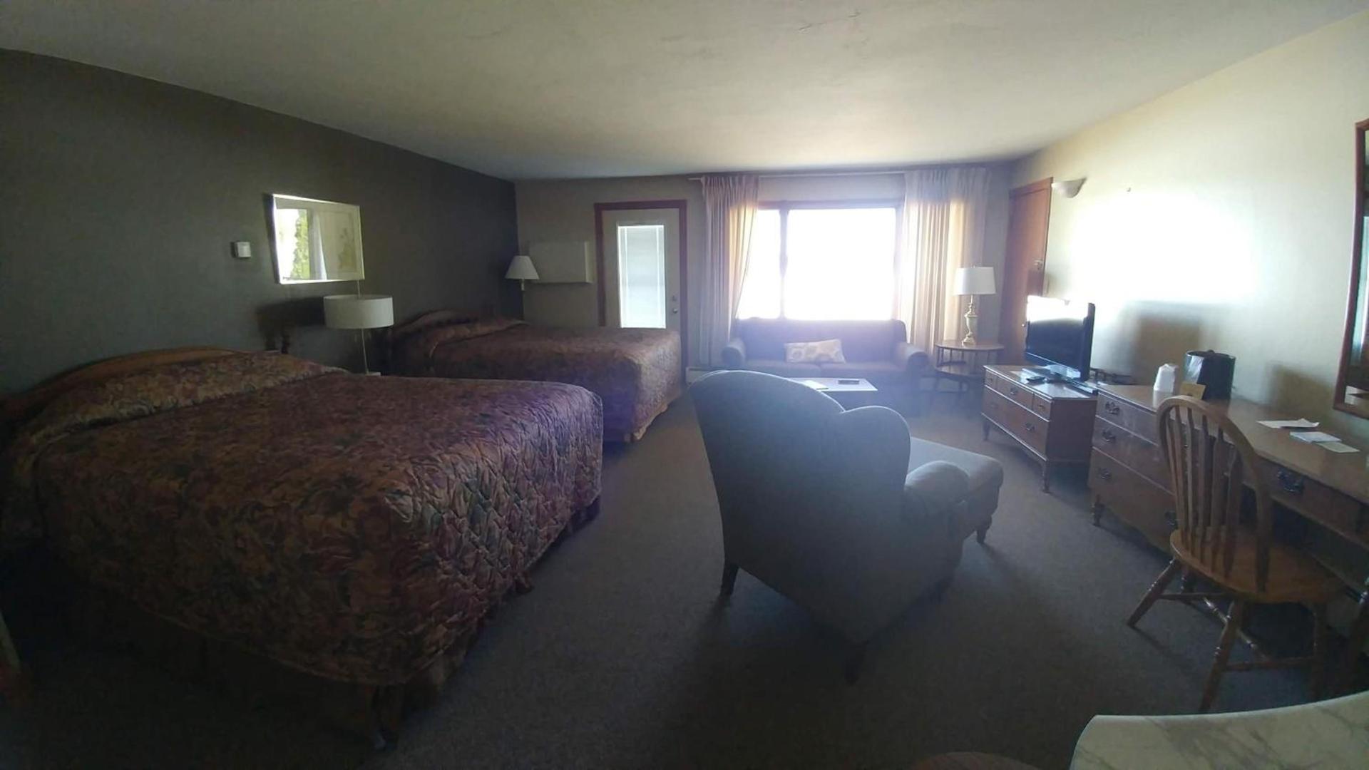 Snug Harbor Inn photo 55