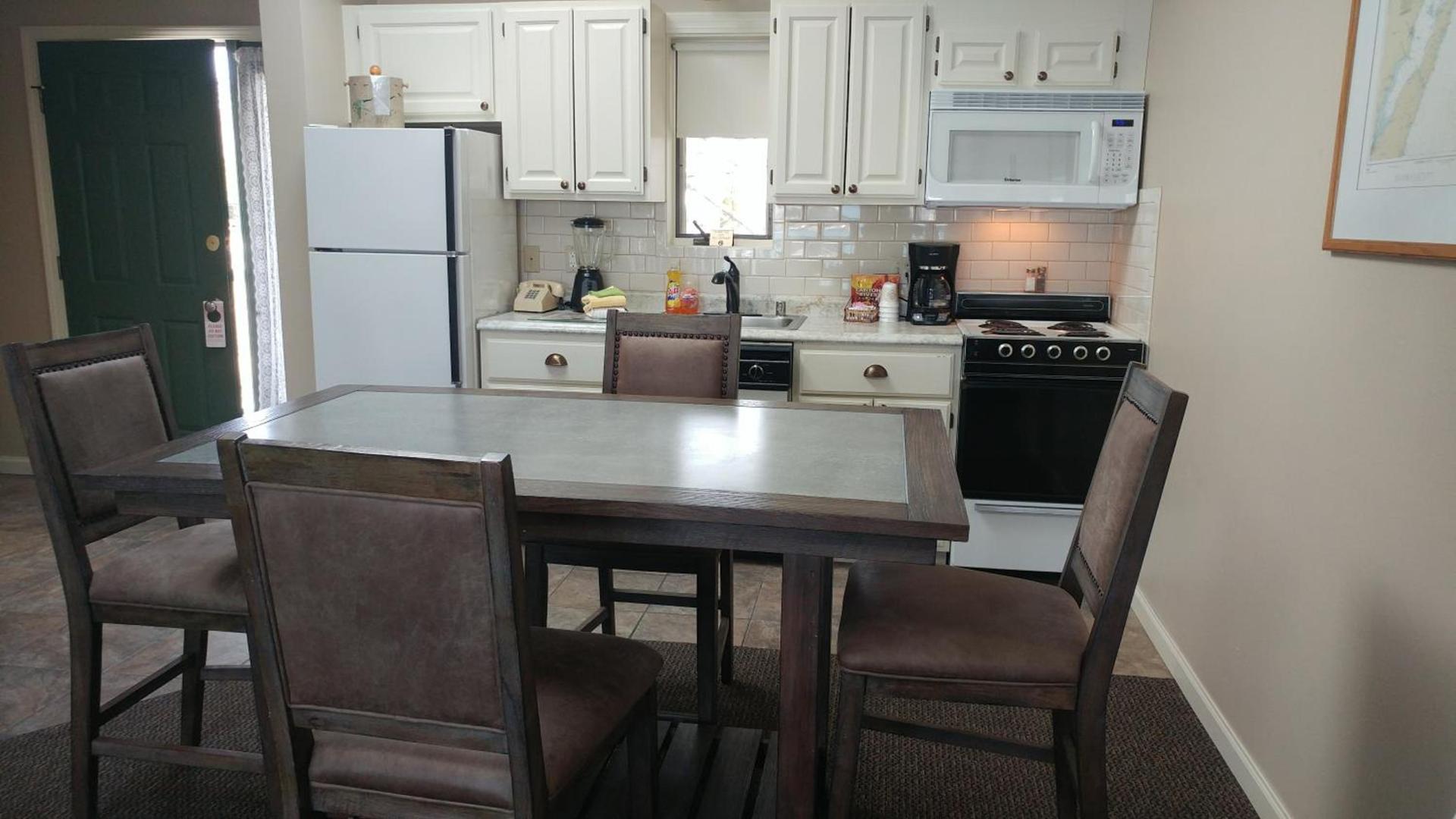 Snug Harbor Inn photo 26