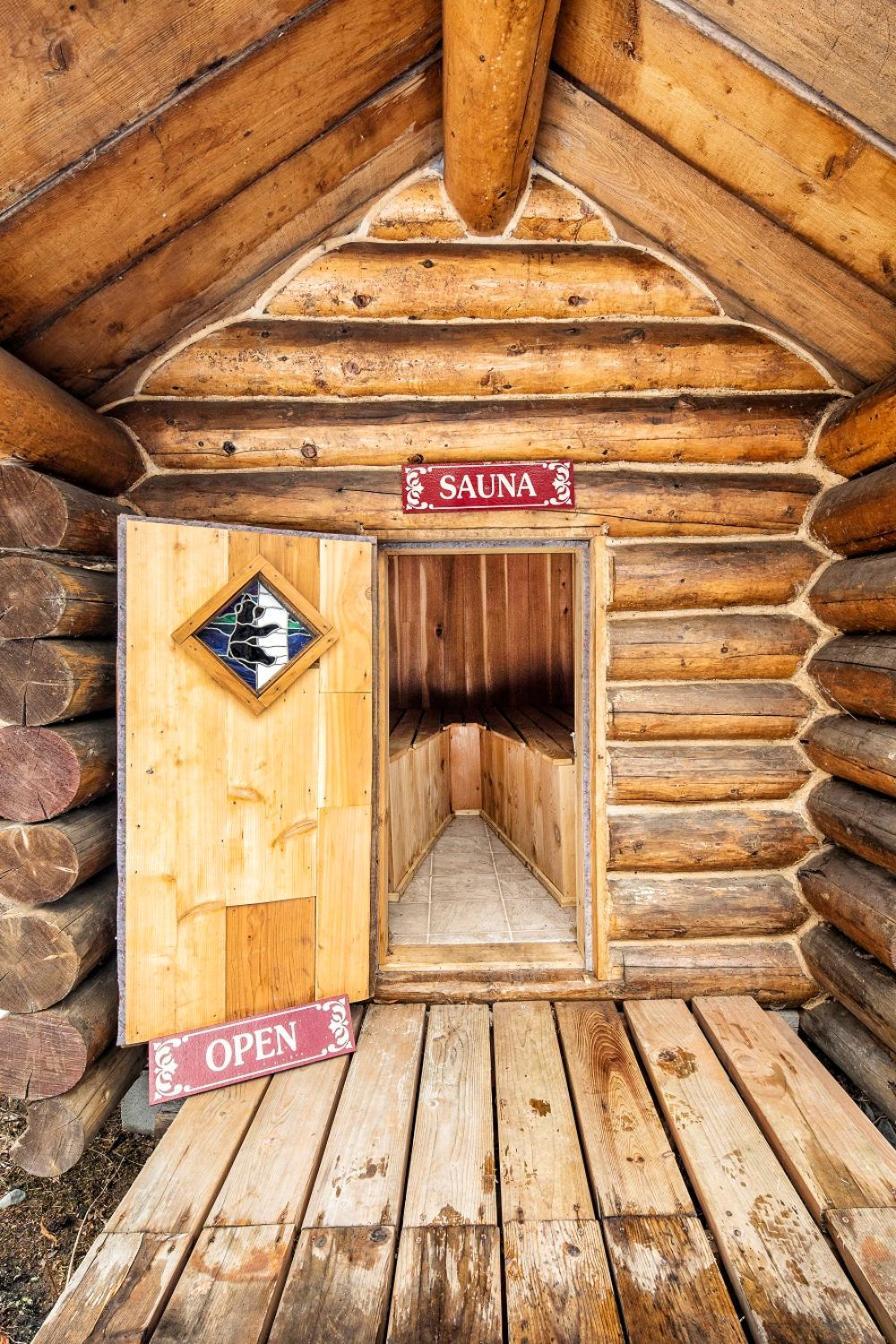 Hope Alaska's Bear Creek Lodge photo 21