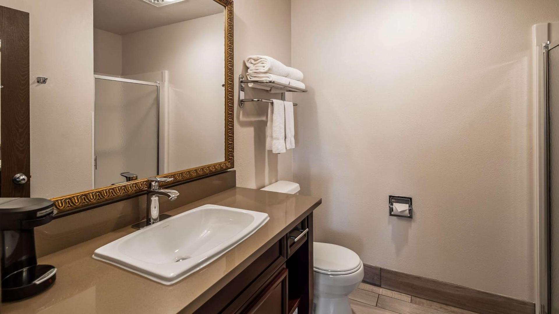 Best Western Salbasgeon Inn & Suites photo 40