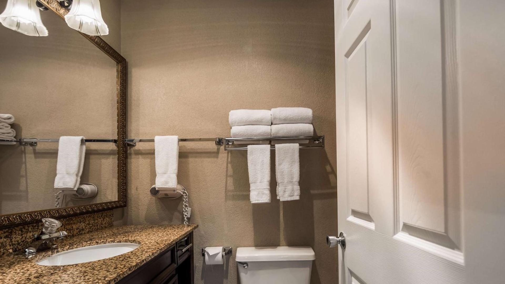 Best Western Salbasgeon Inn & Suites photo 37