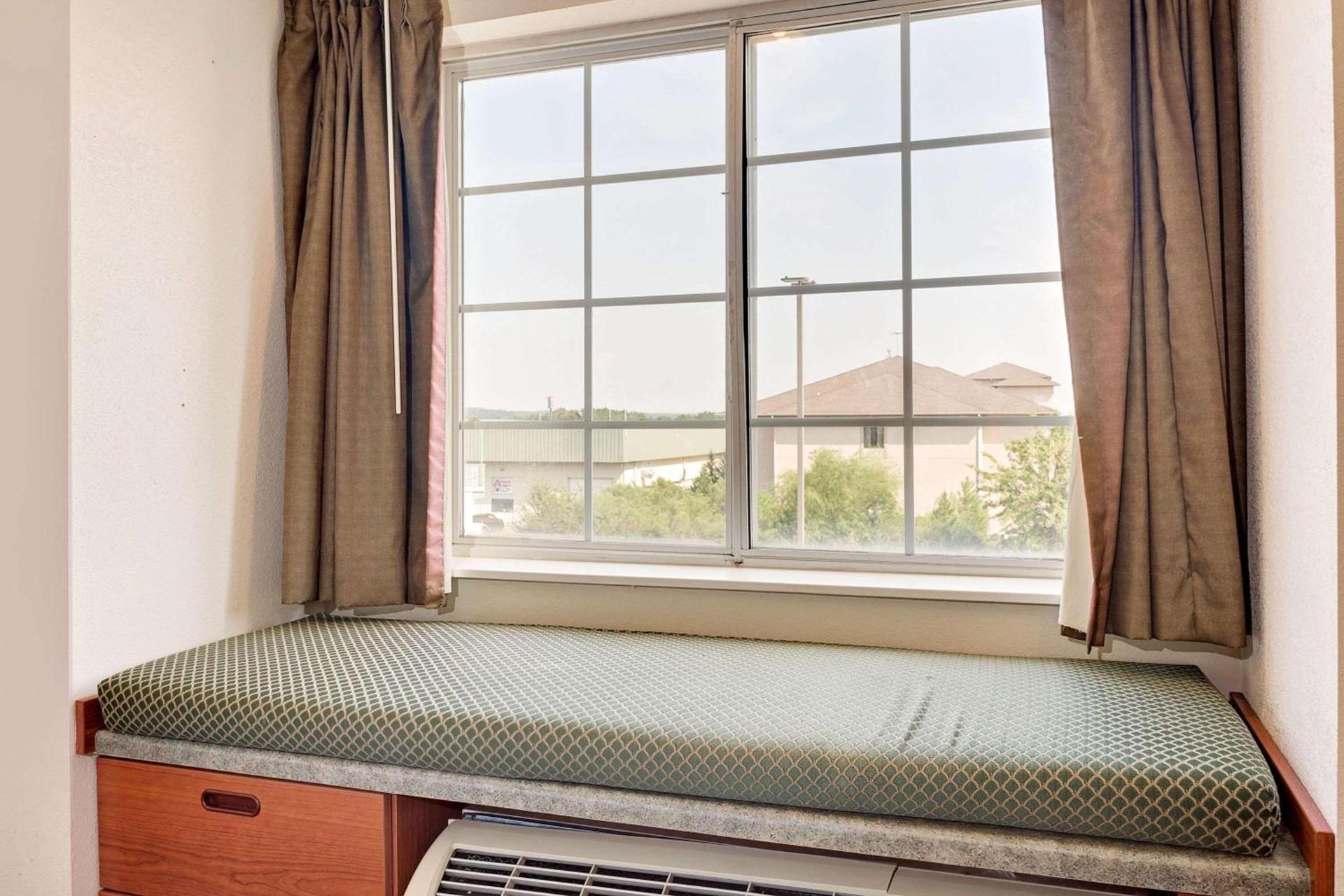 Microtel Inn & Suites by Wyndham Augusta/Riverwatch photo 53