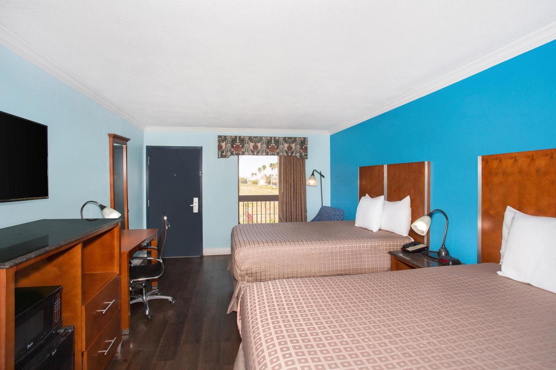 Days Inn by Wyndham Florida City photo 34