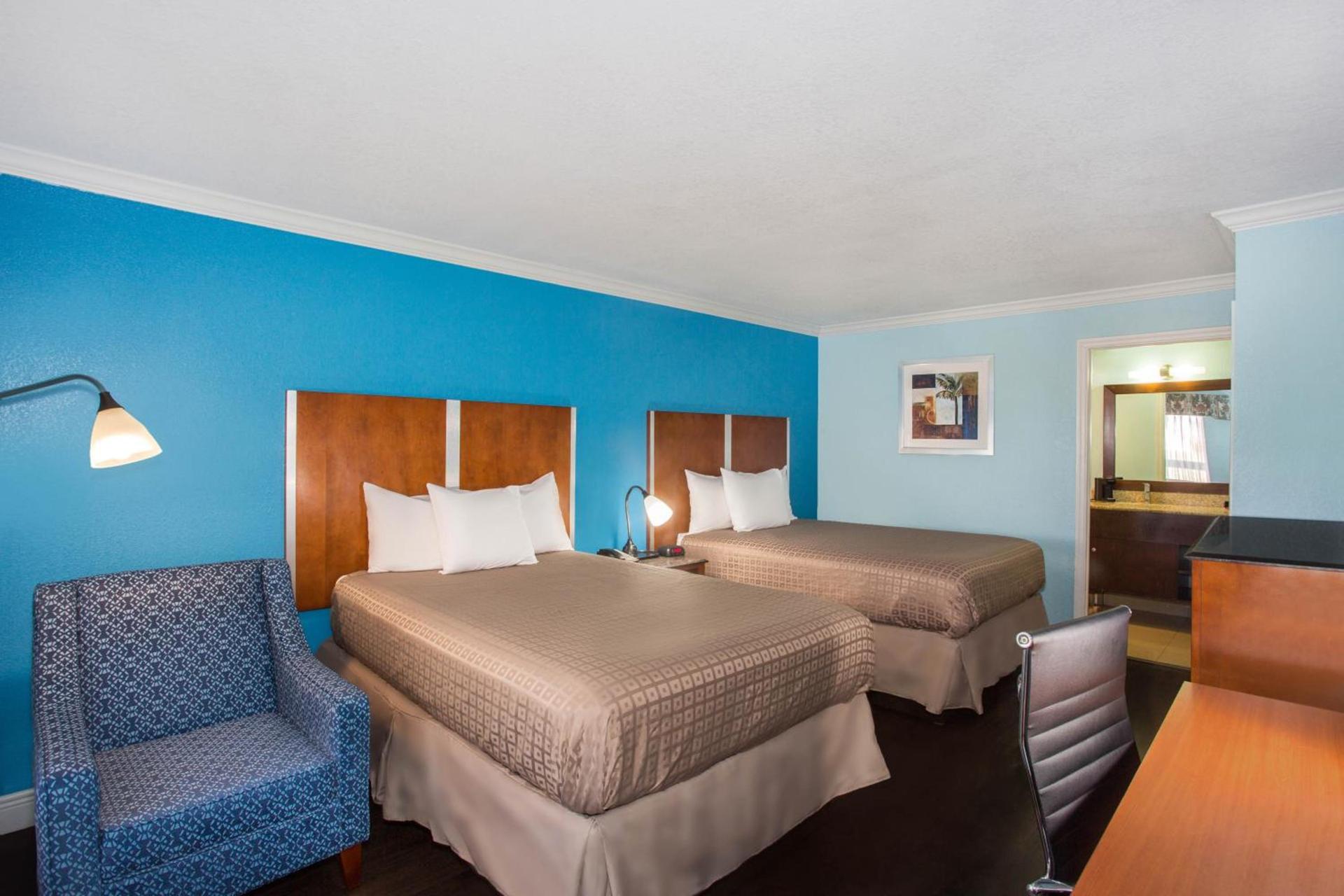 Days Inn by Wyndham Florida City photo 16