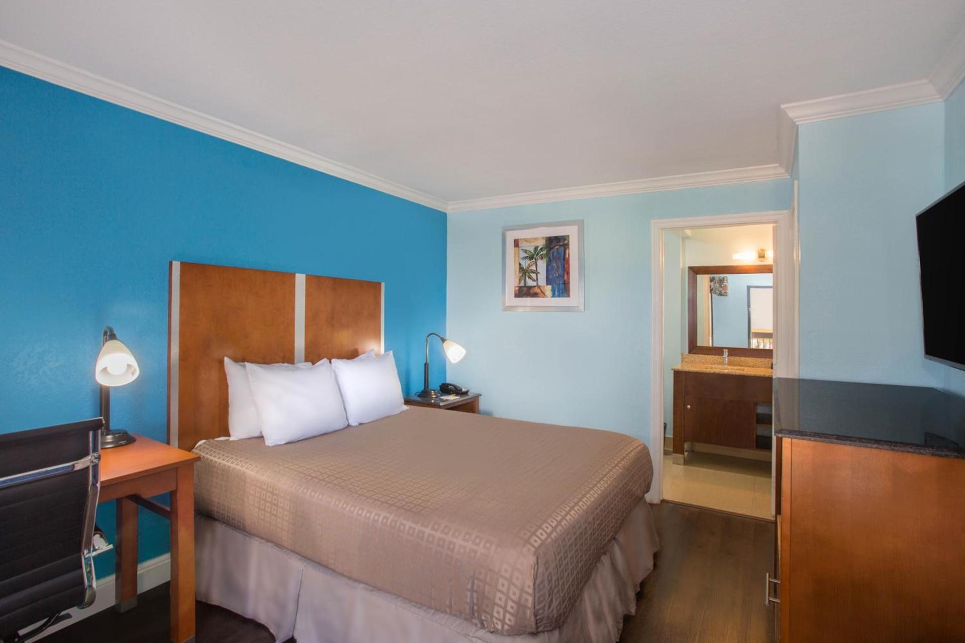 Days Inn by Wyndham Florida City photo 31