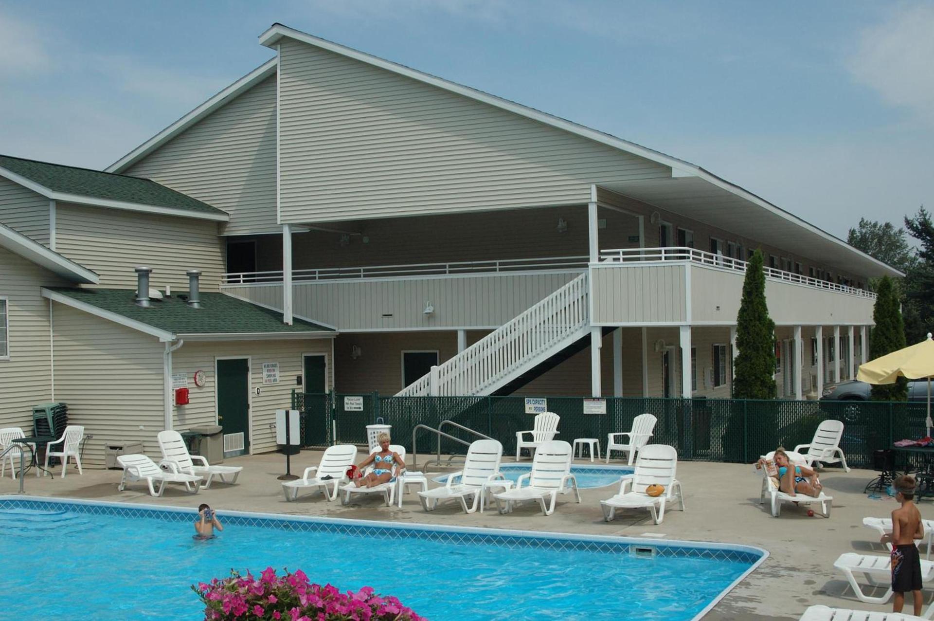 Sierra Sands Family Lodge photo 3