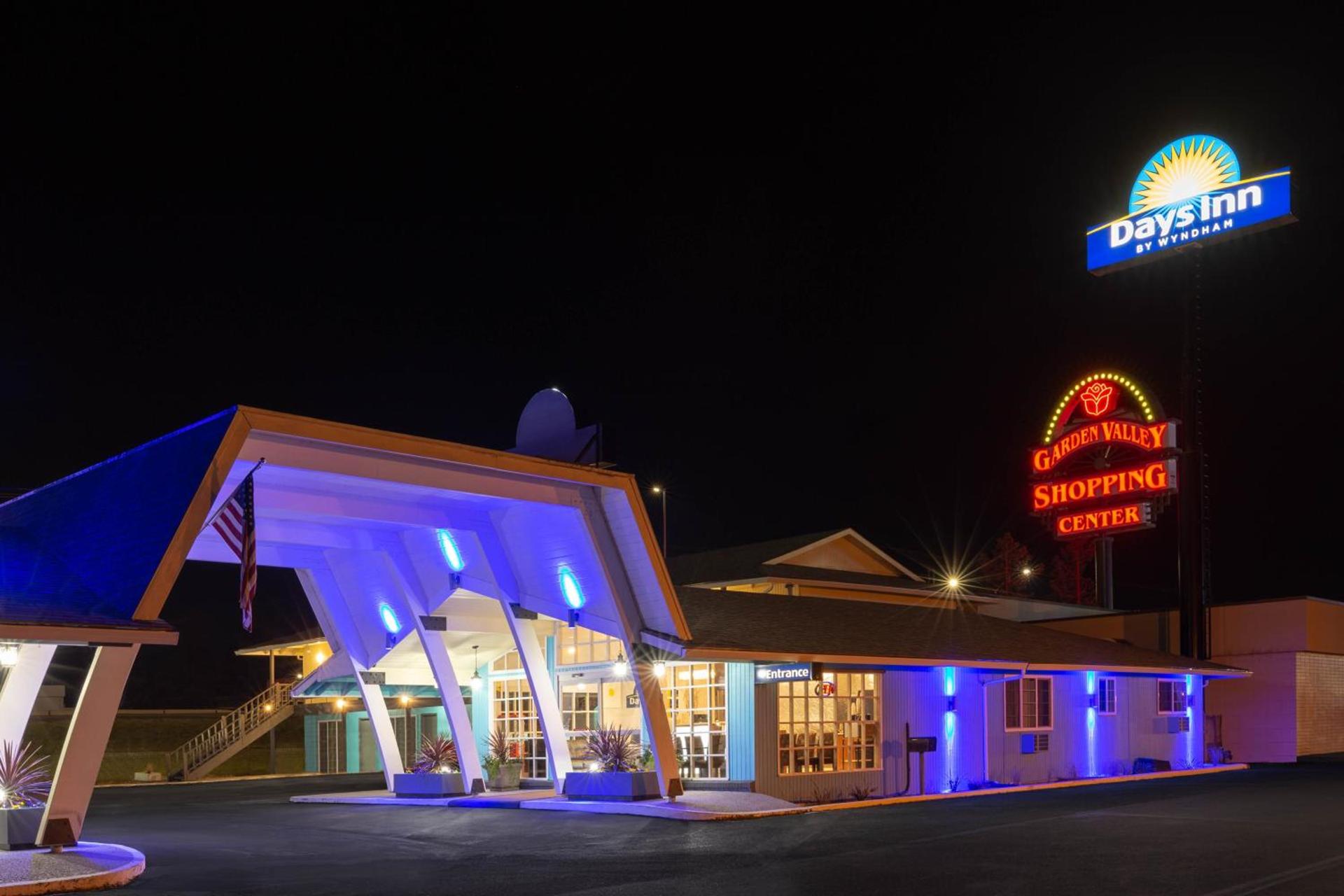 Rosewood Inn & Suites photo 8