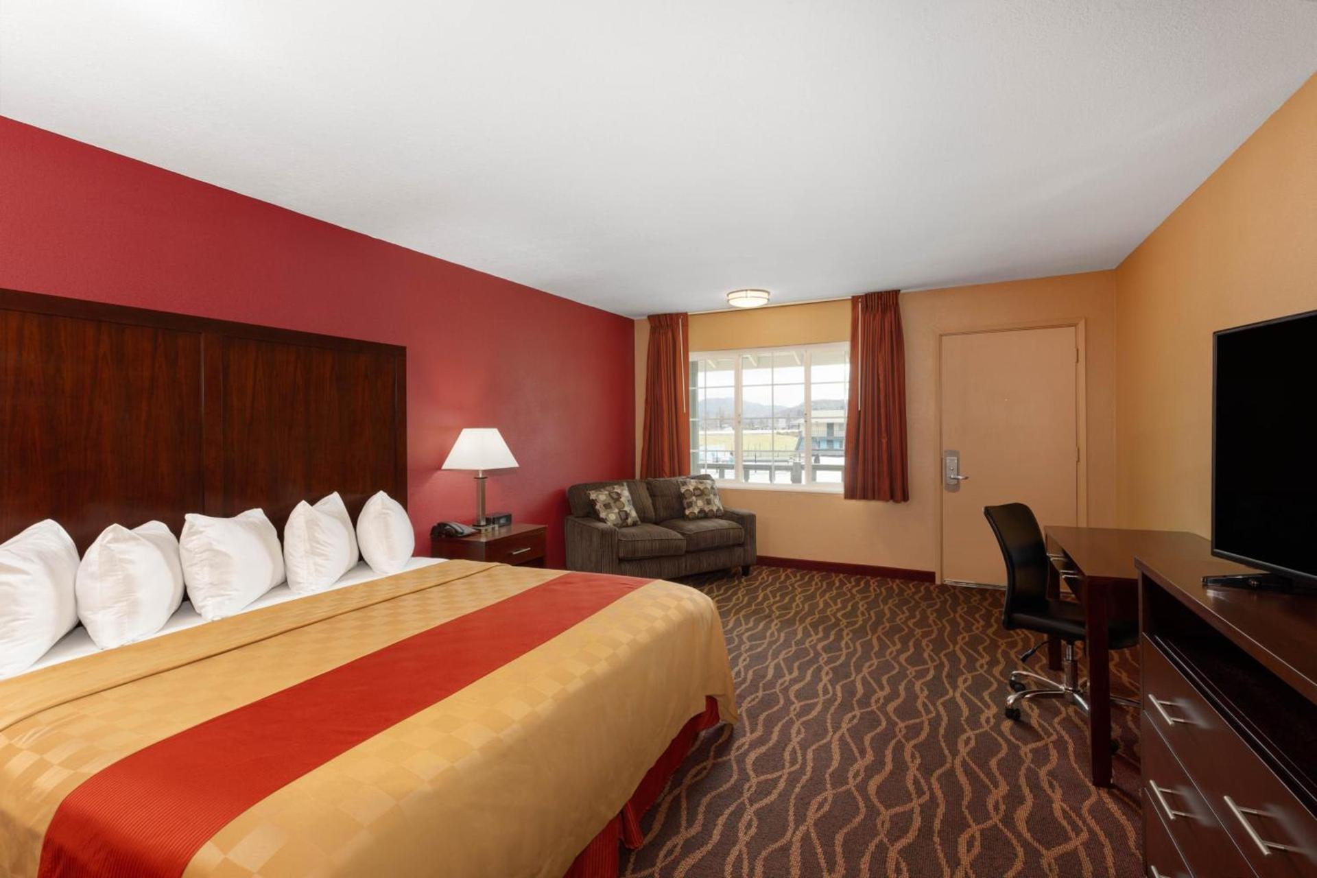 Rosewood Inn & Suites photo 16