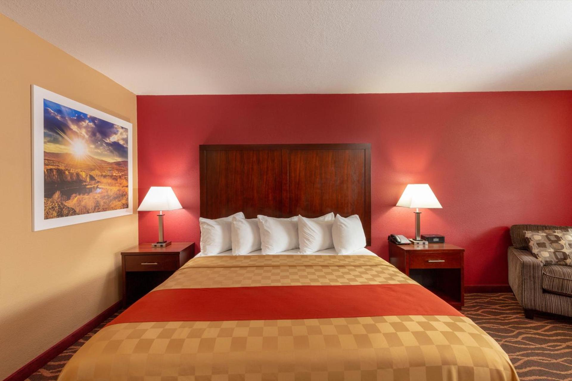 Rosewood Inn & Suites photo 12