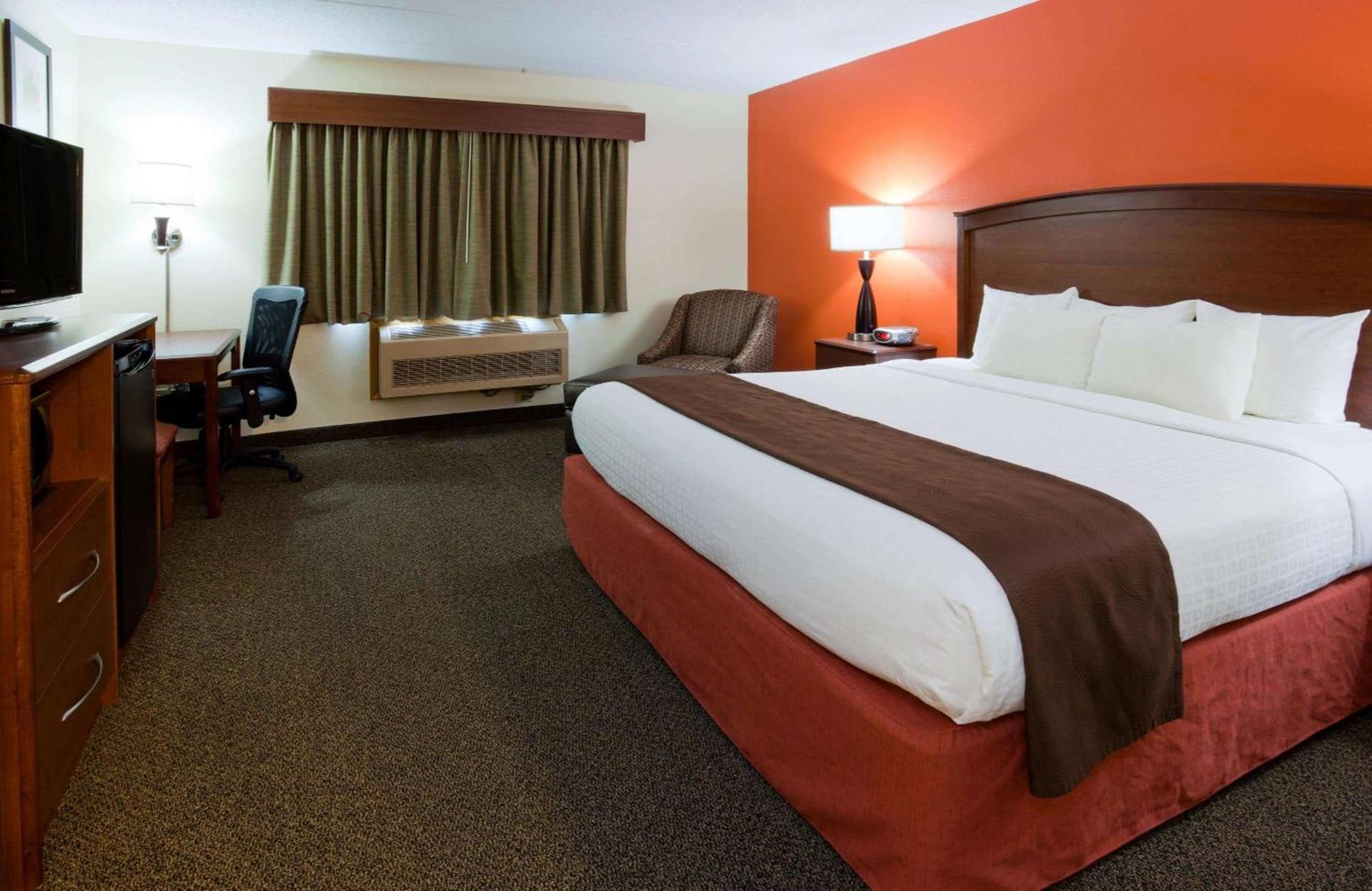 AmericInn by Wyndham Virginia photo 49