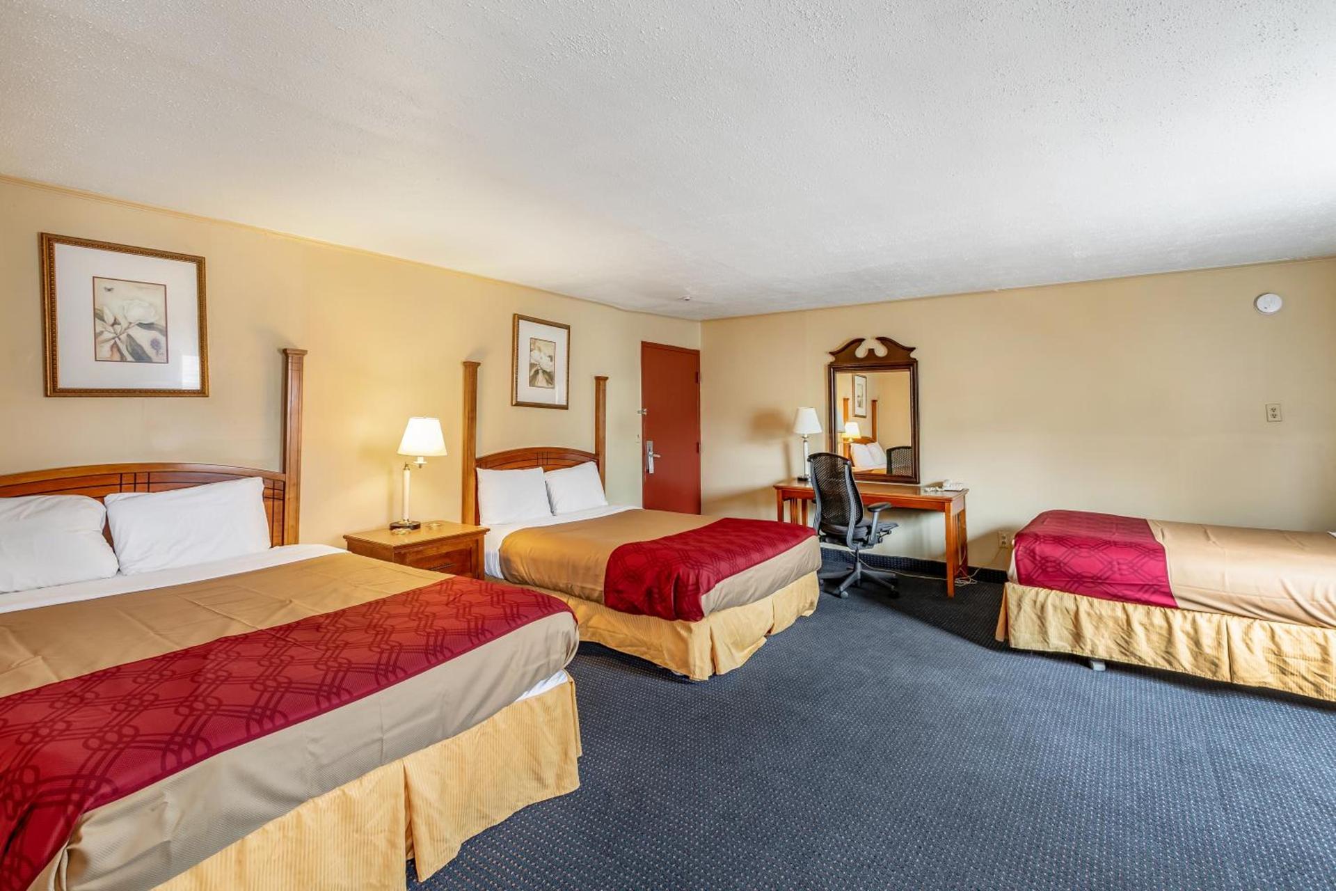 Red Carpet Inn - Stamford photo 20