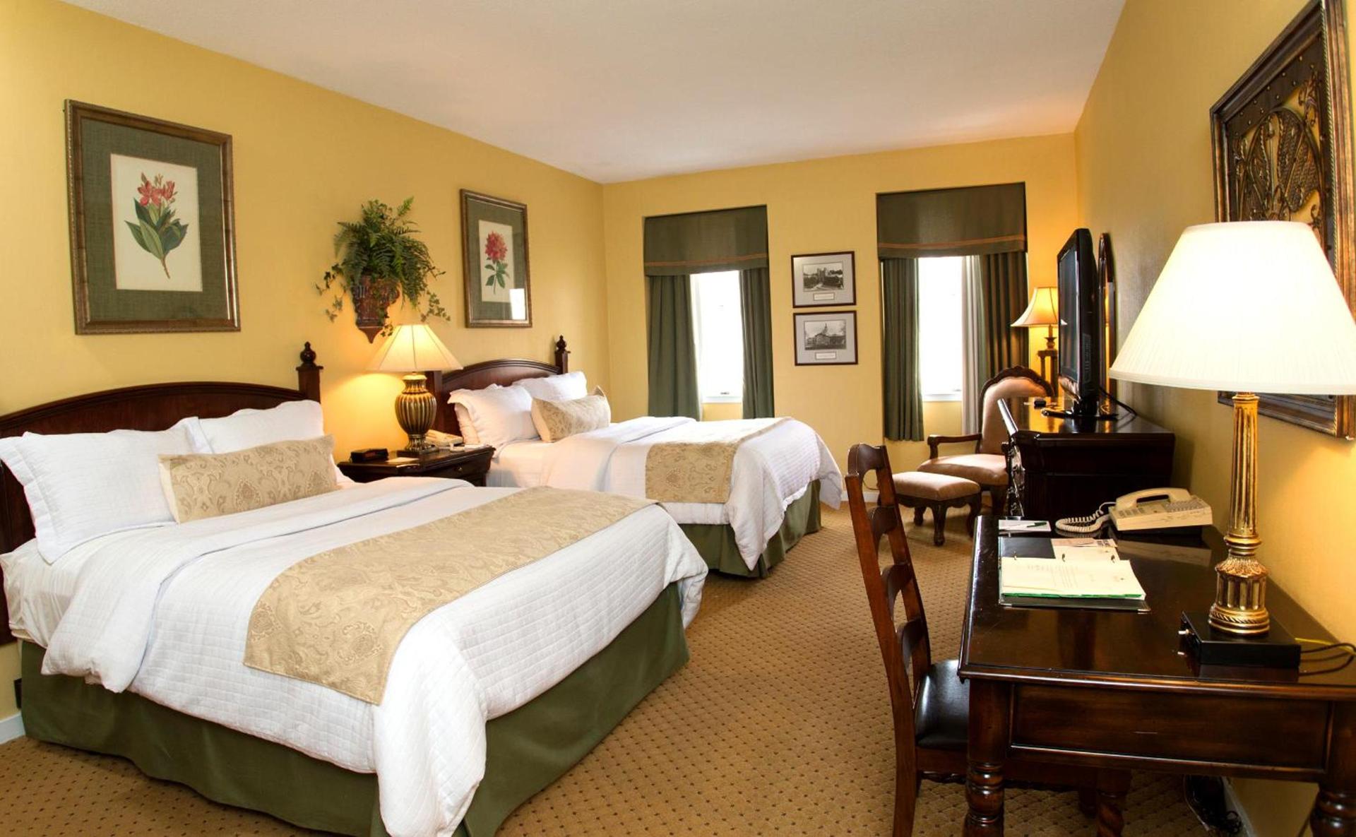 Nassau Inn photo 2