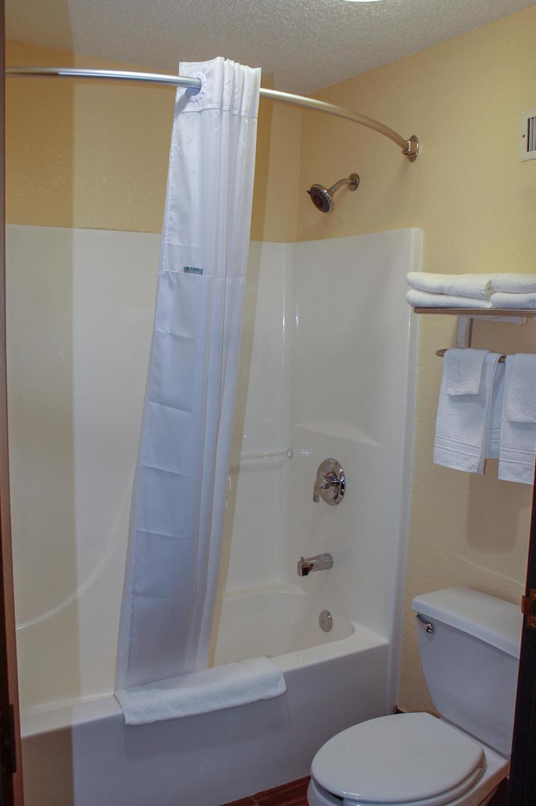 Days Inn by Wyndham Batavia Ohio photo 20