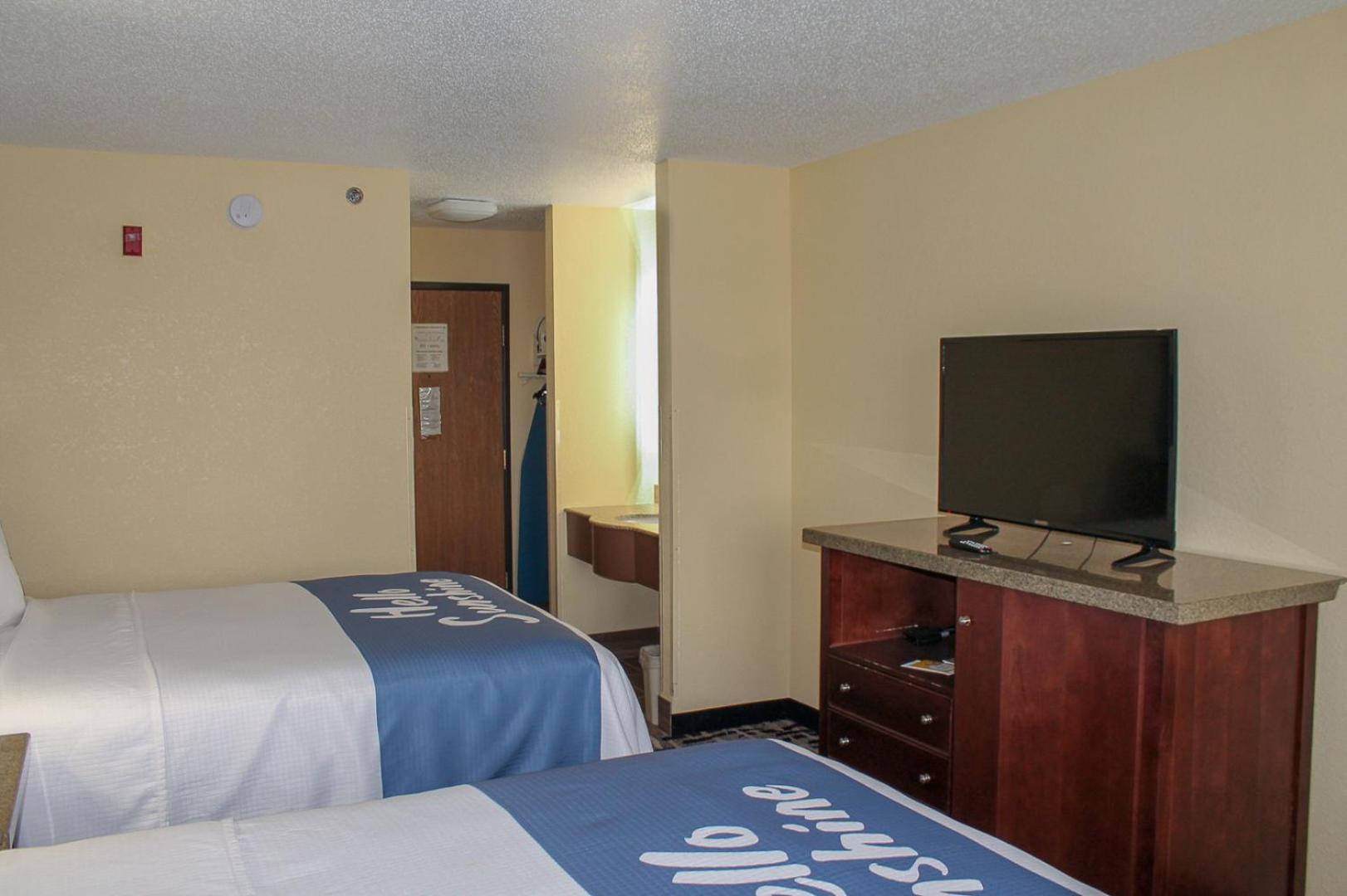 Days Inn by Wyndham Batavia Ohio photo 21
