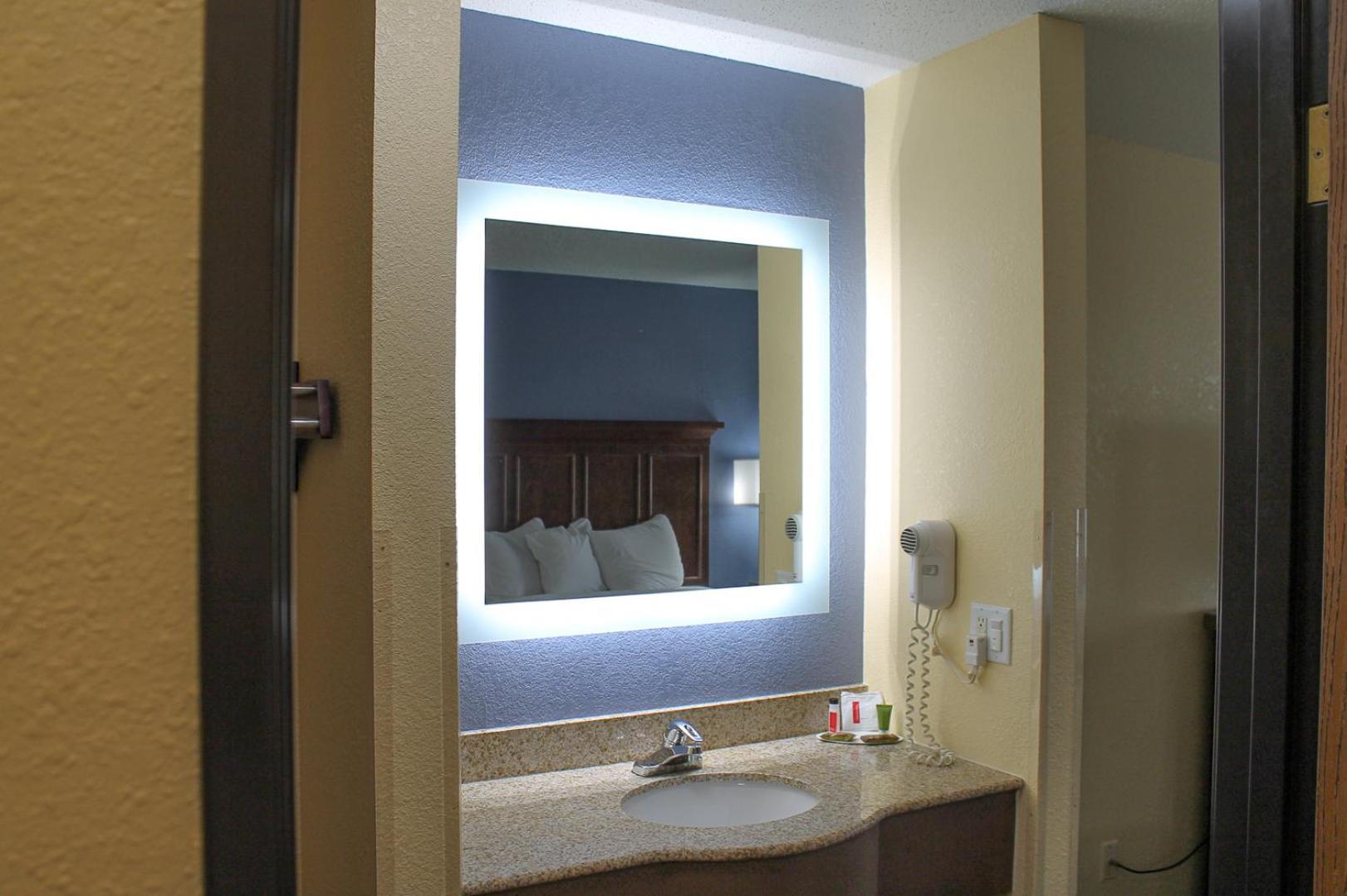 Days Inn by Wyndham Batavia Ohio photo 14