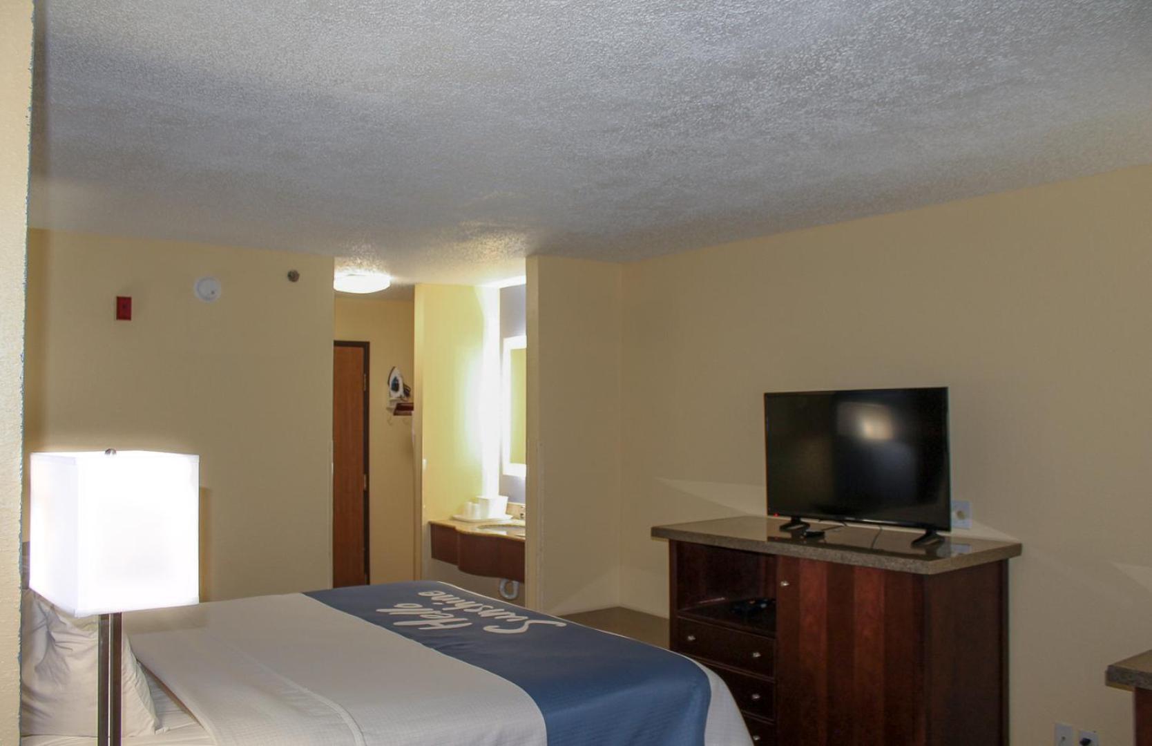 Days Inn by Wyndham Batavia Ohio photo 23