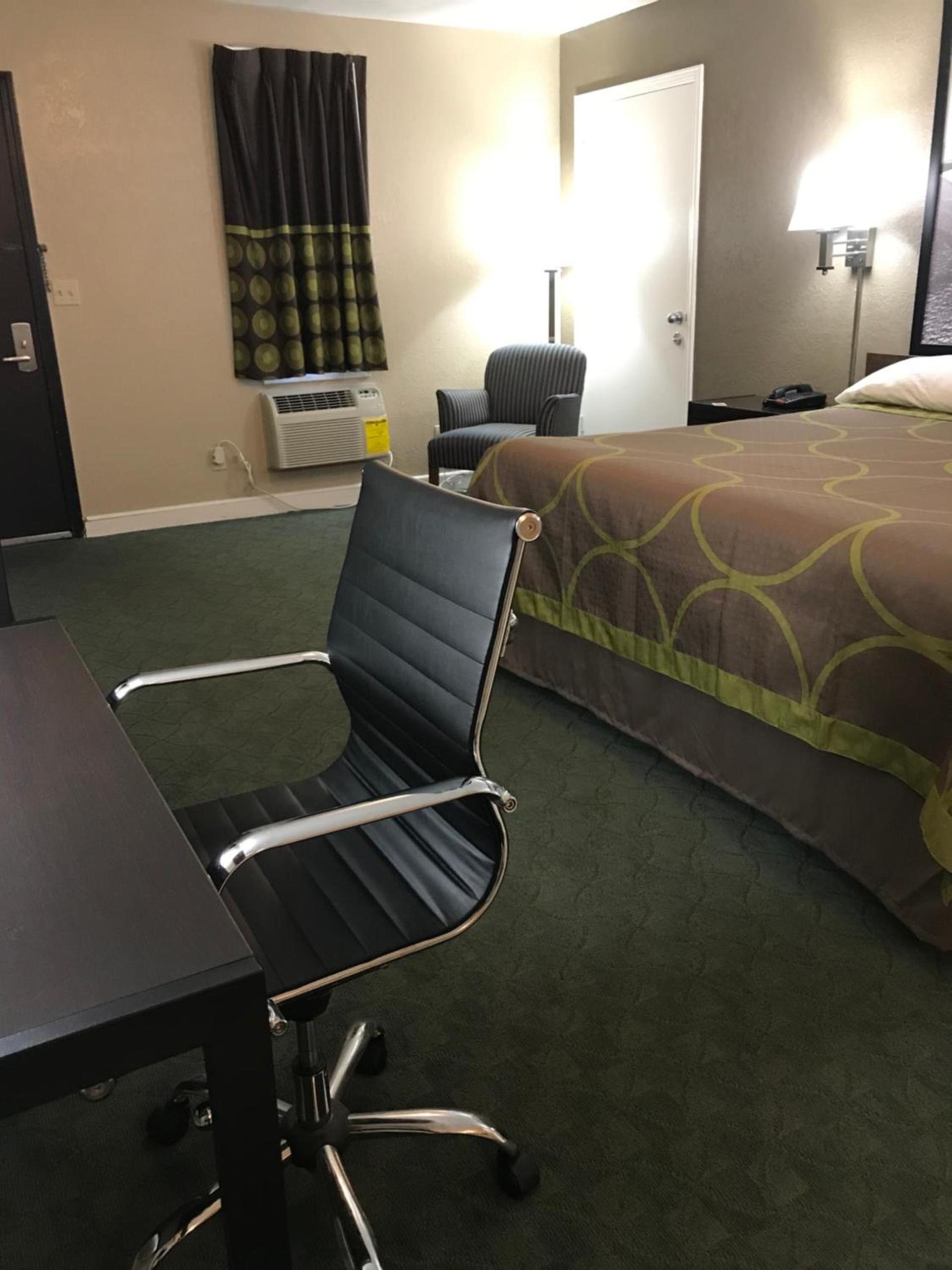 Super 8 by Wyndham Taylorville IL photo 20