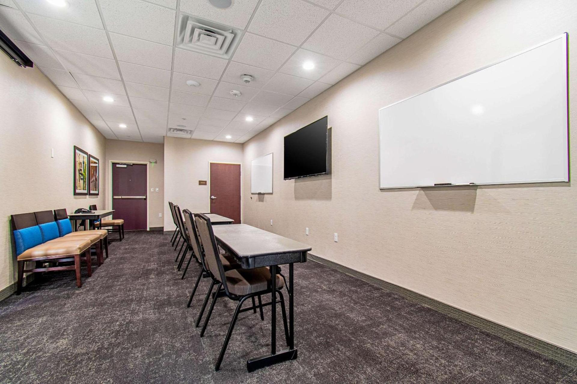 Comfort Suites Humble Houston IAH photo 31