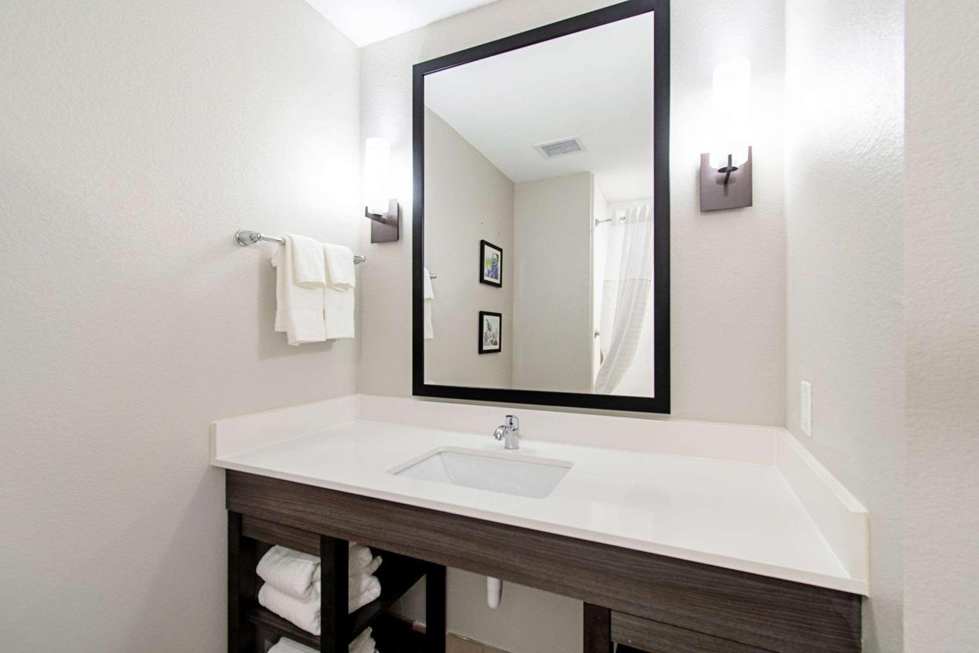 Comfort Suites Humble Houston IAH photo 21