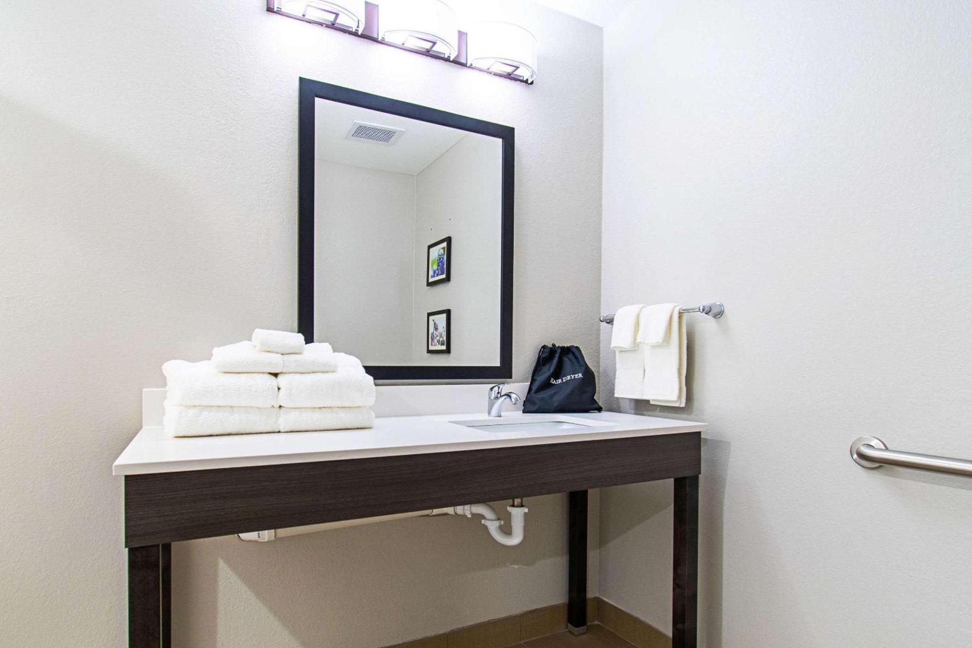 Comfort Suites Humble Houston IAH photo 25