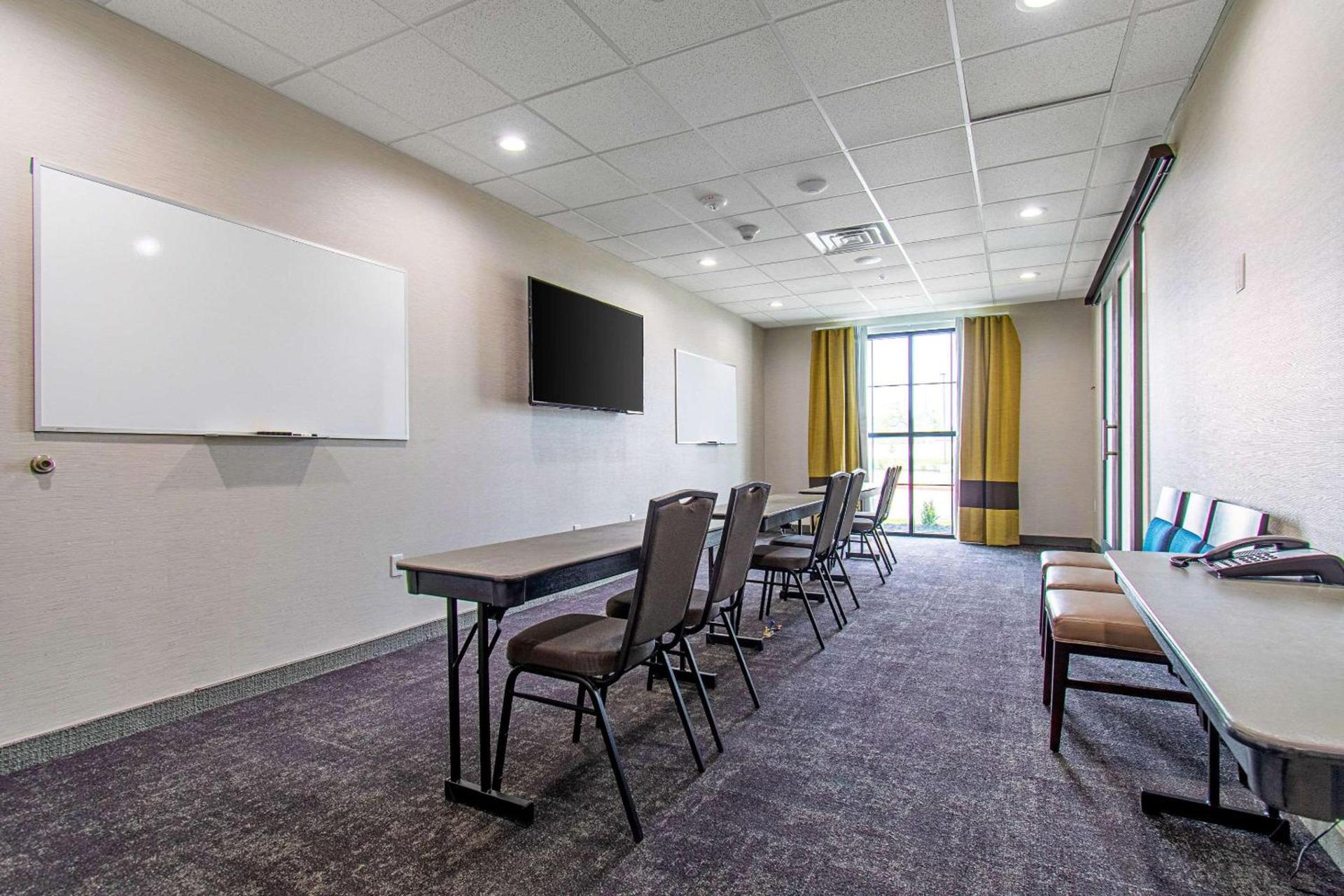Comfort Suites Humble Houston IAH photo 32