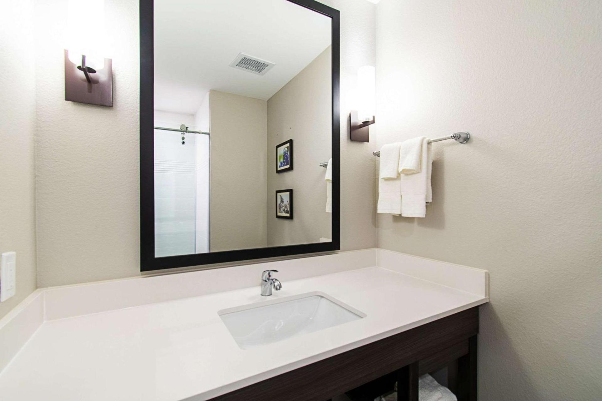 Comfort Suites Humble Houston IAH photo 17
