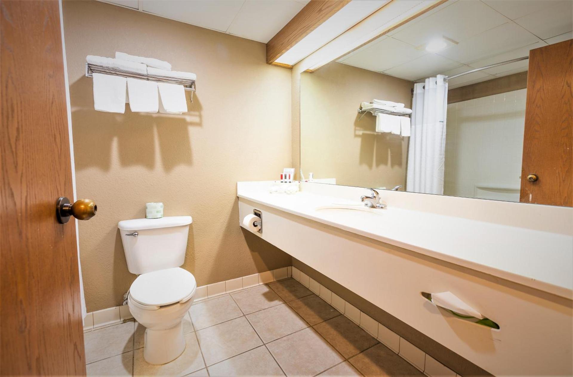 Days Inn & Suites by Wyndham Cuba photo 41