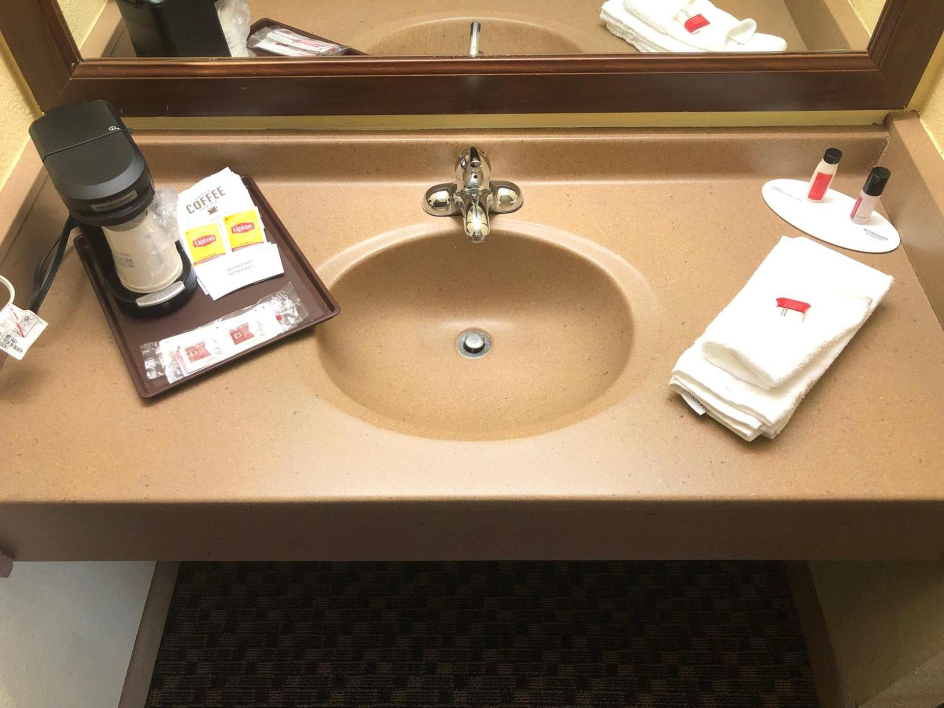 Days Inn & Suites by Wyndham Stevens Point photo 32