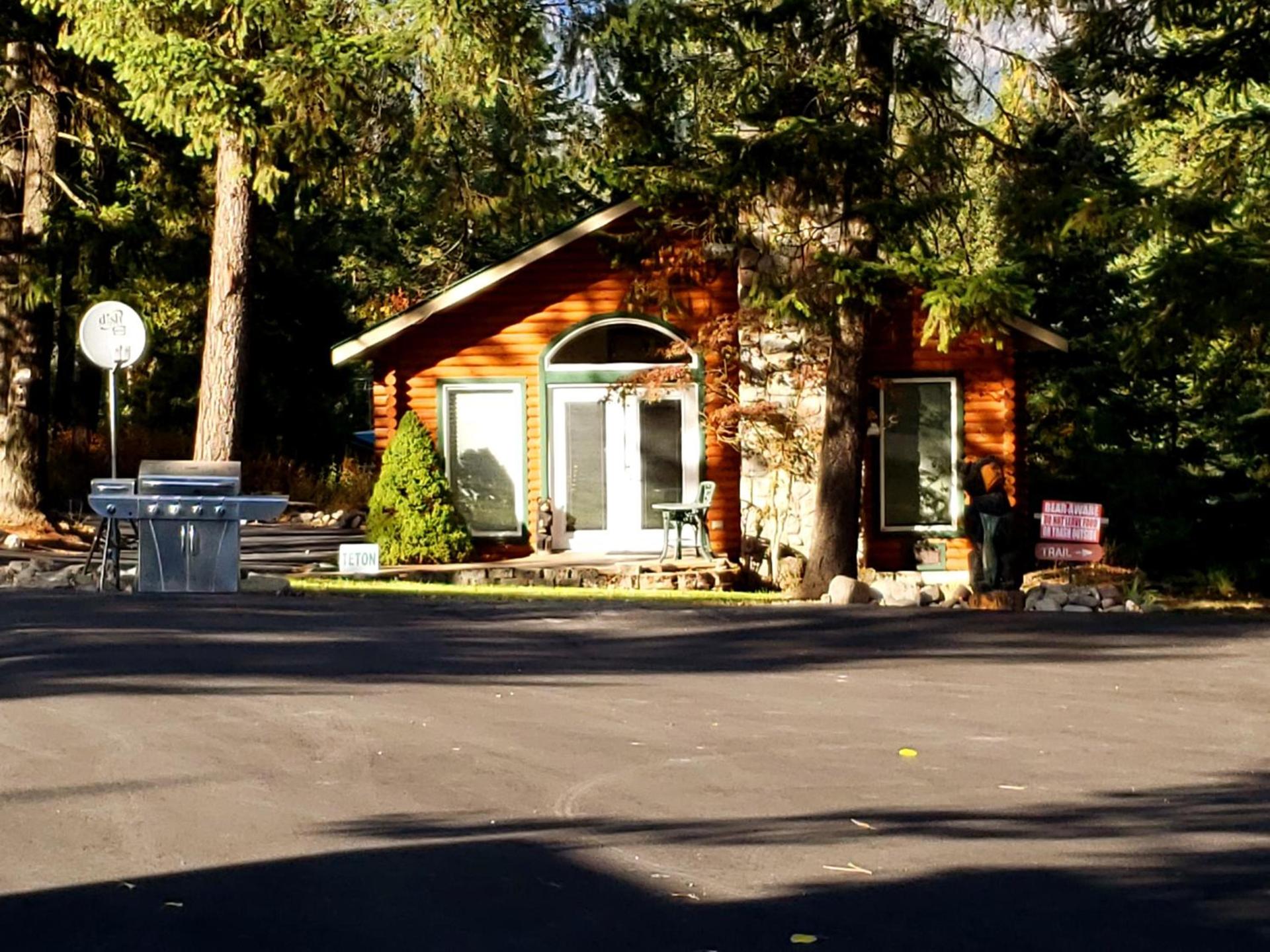 Riverfront Motel & Cabins photo 10