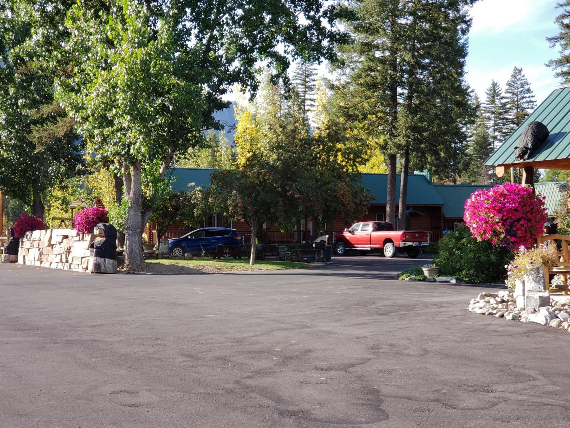 Riverfront Motel & Cabins photo 93