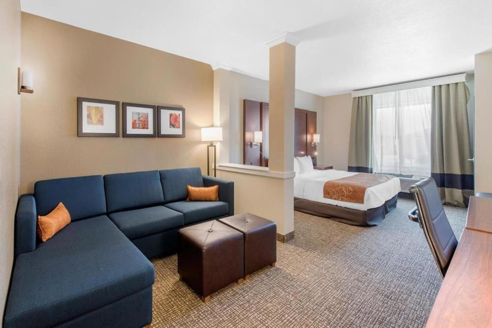 Comfort Suites Denver International Airport photo 17
