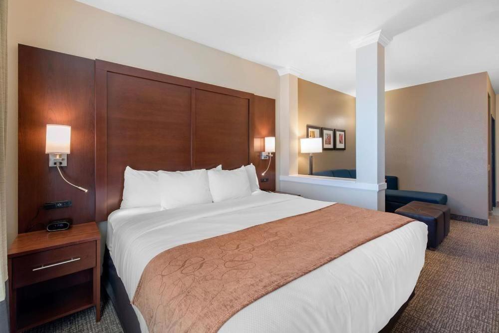 Comfort Suites Denver International Airport photo 33