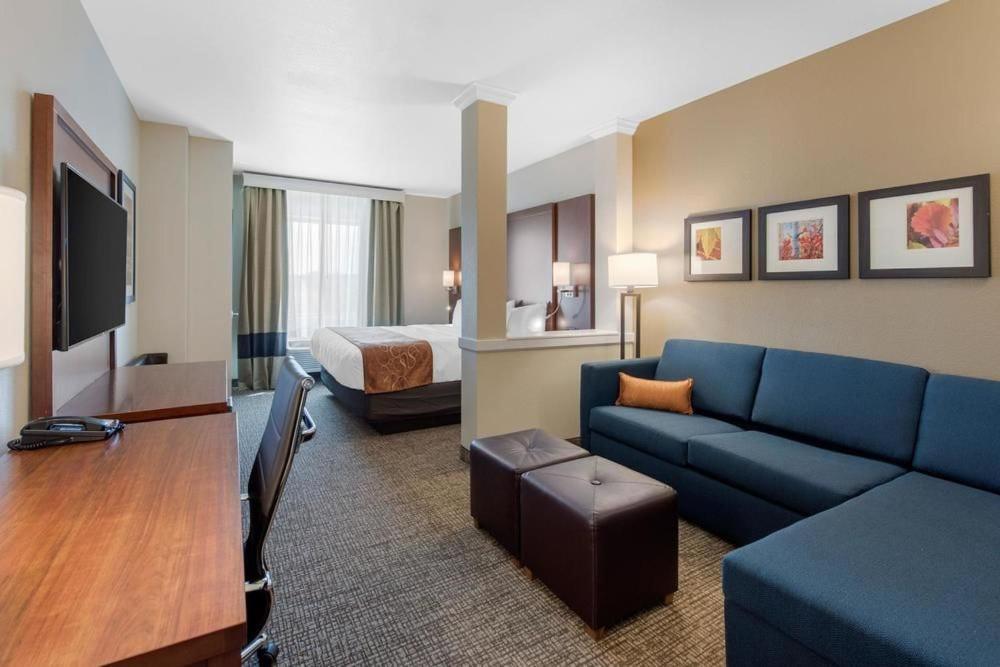 Comfort Suites Denver International Airport photo 6