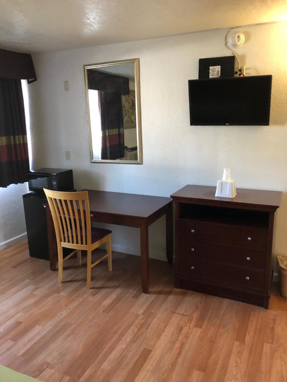 Americas Best Value Inn Visalia photo 20