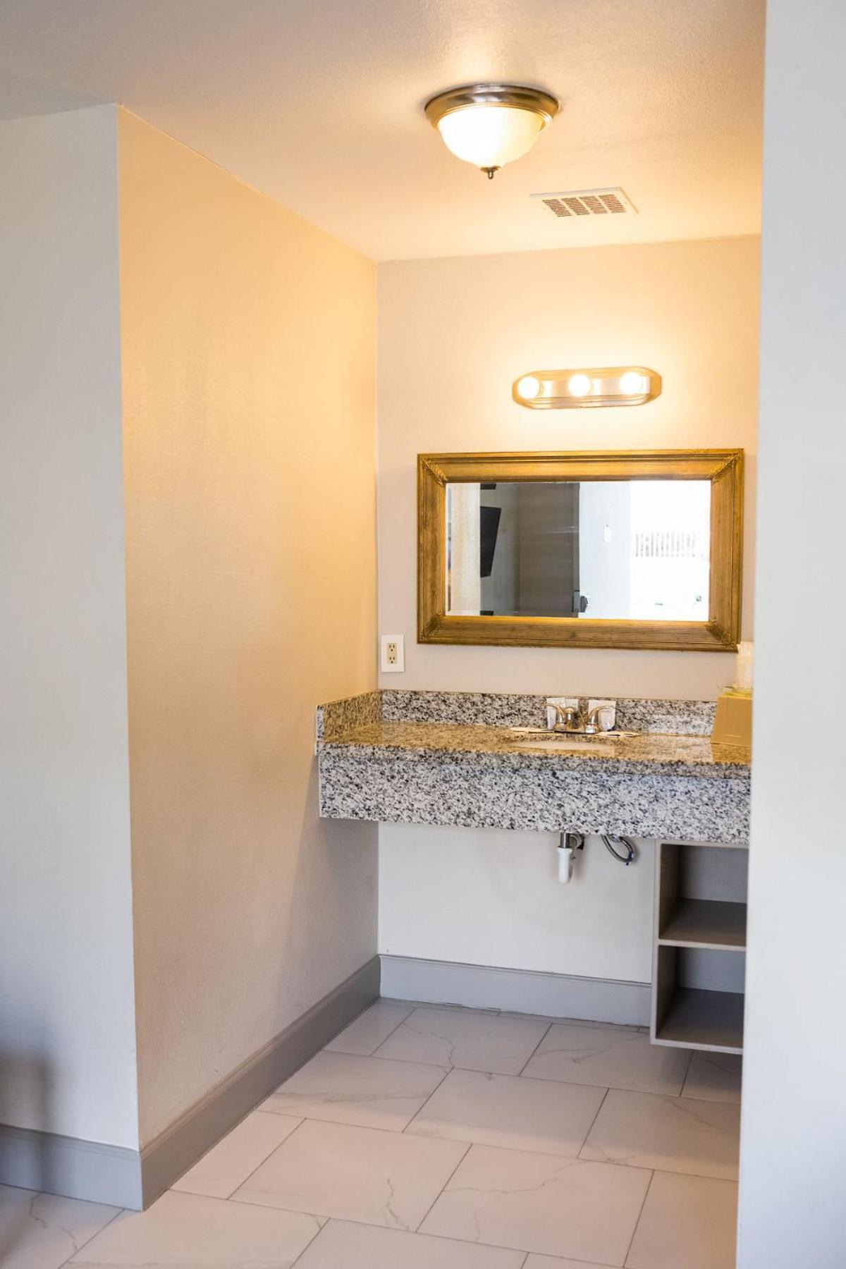 Harmony Inn and Suites photo 36