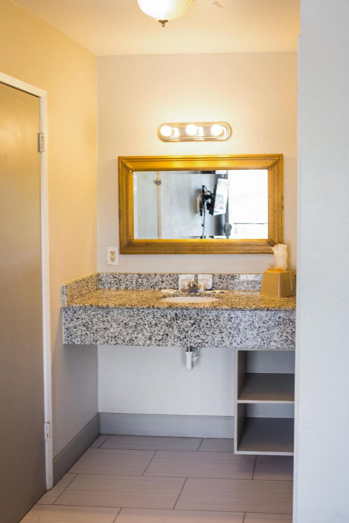 Harmony Inn and Suites photo 23