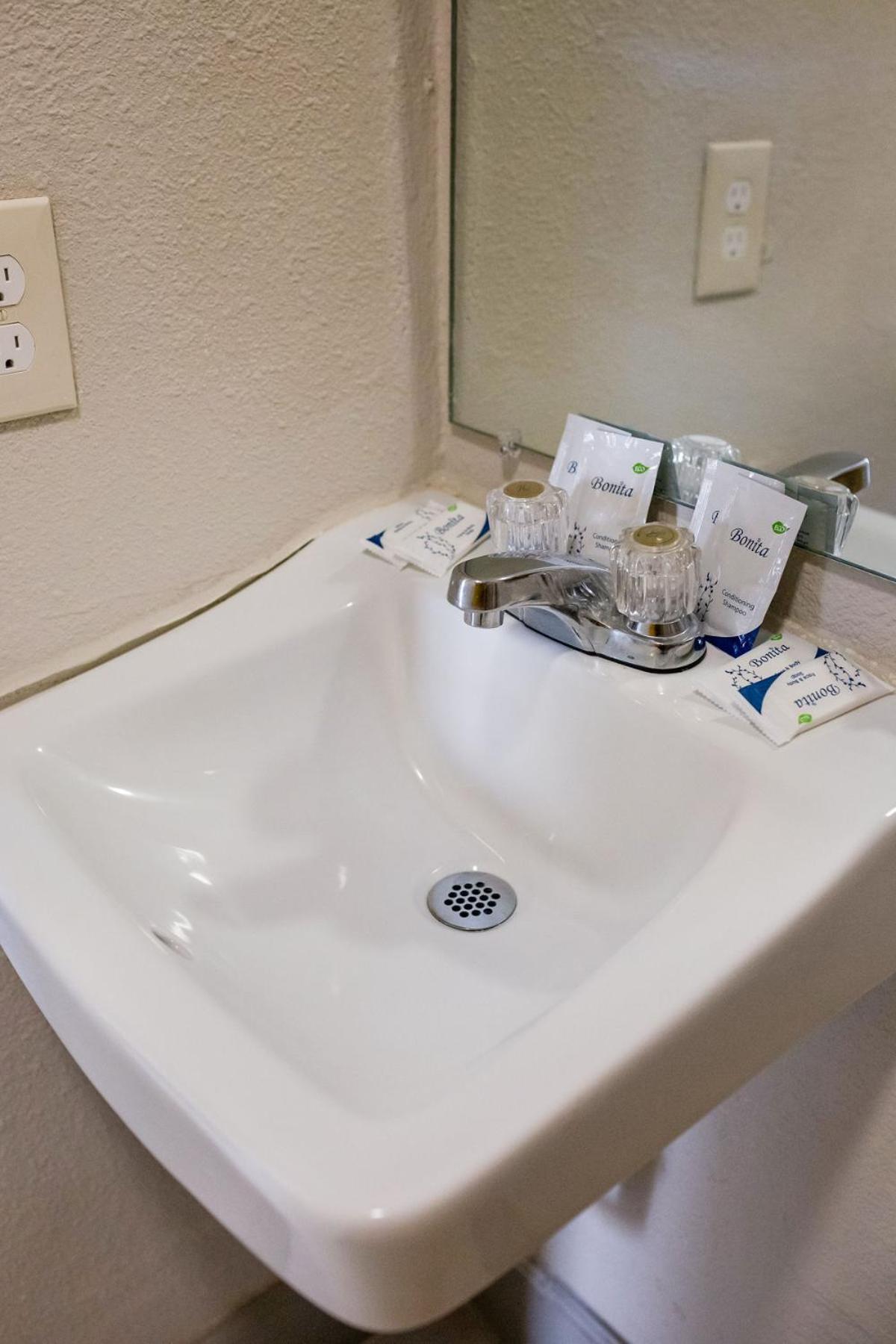 Harmony Inn and Suites photo 34