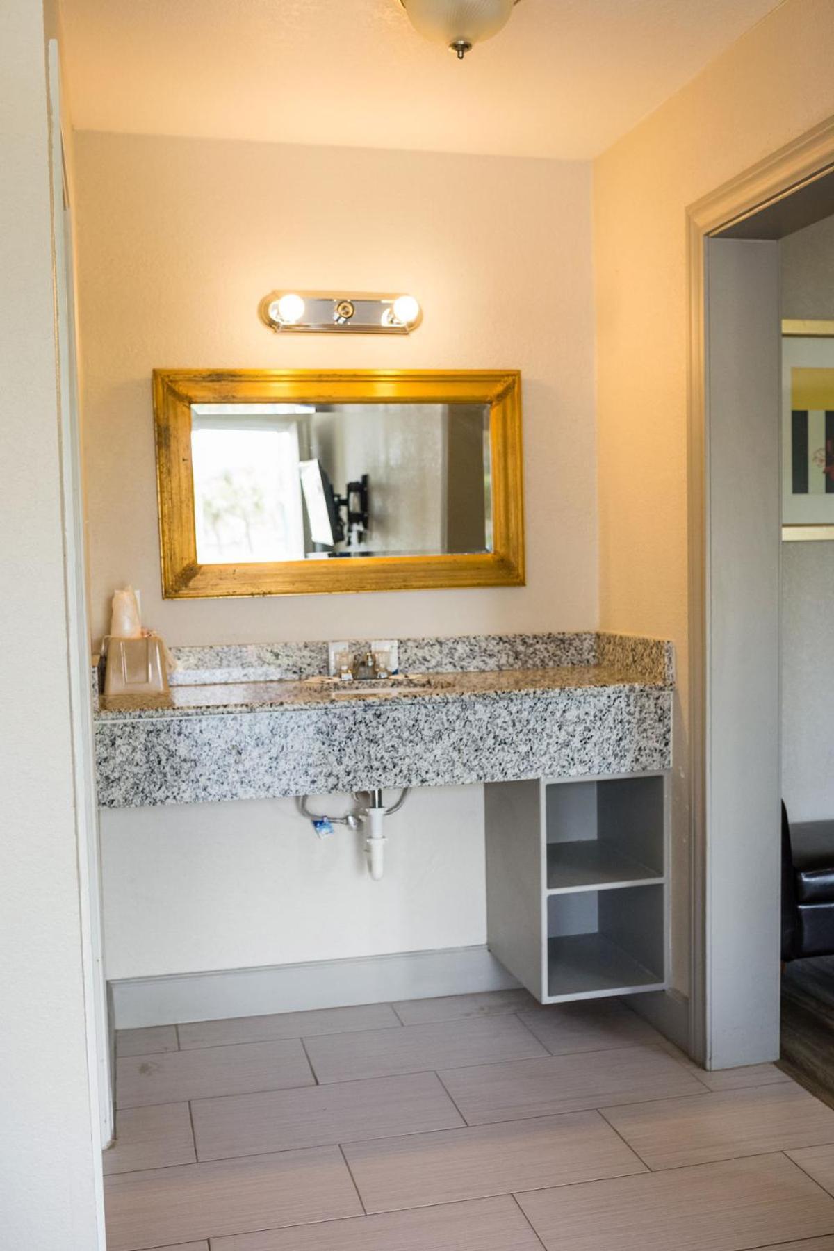 Harmony Inn and Suites photo 20