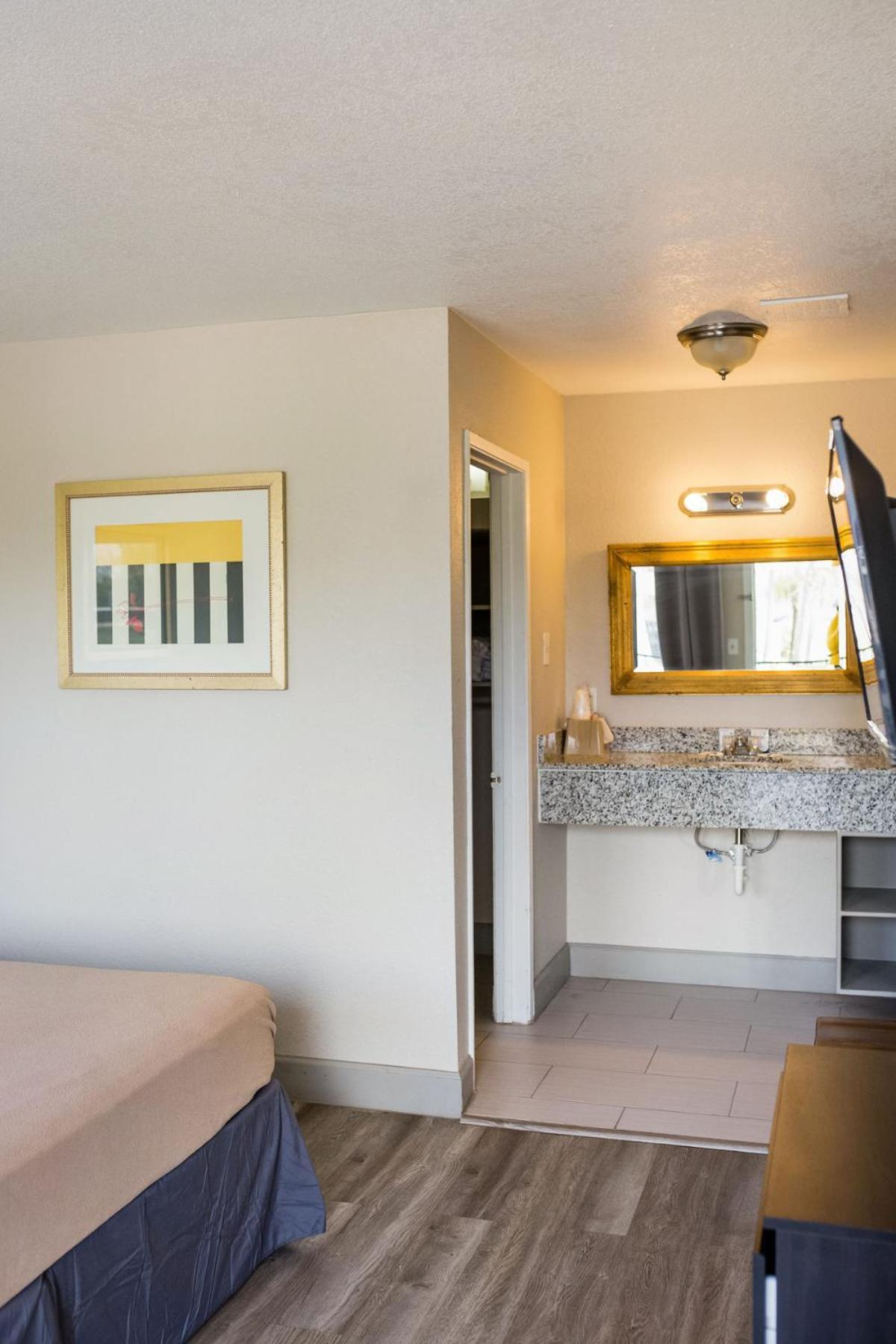 Harmony Inn and Suites photo 22