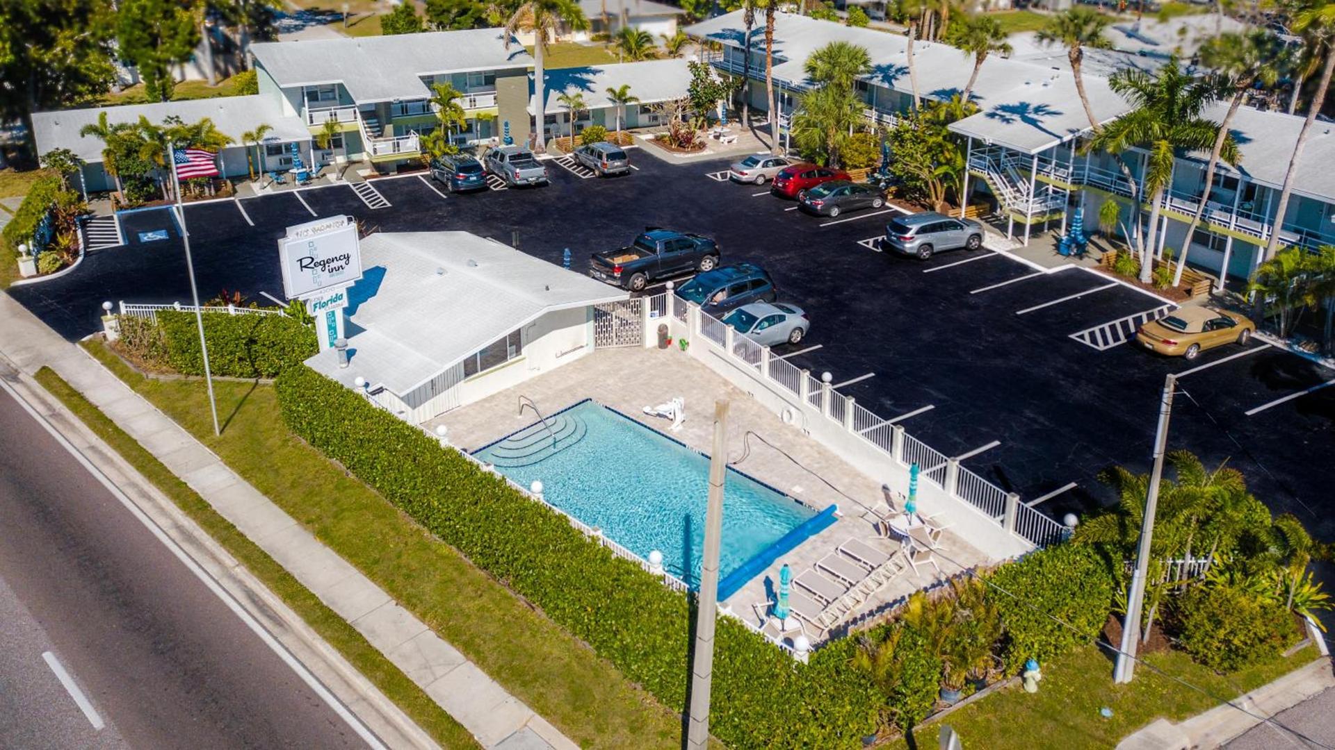 Regency Inn & Suites Sarasota photo 2