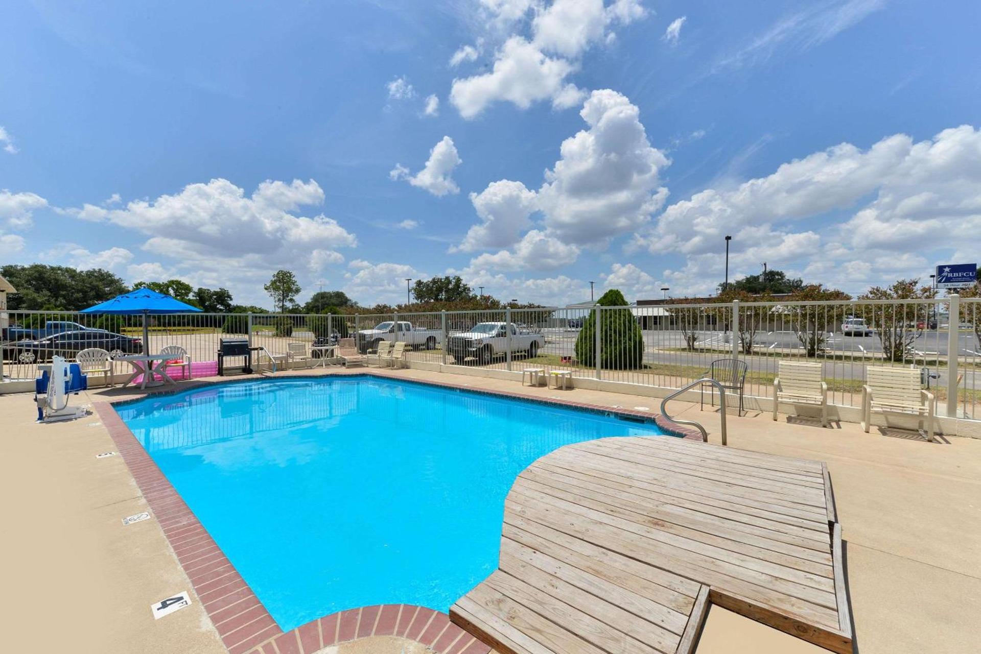 Quality Inn Gonzales photo 3