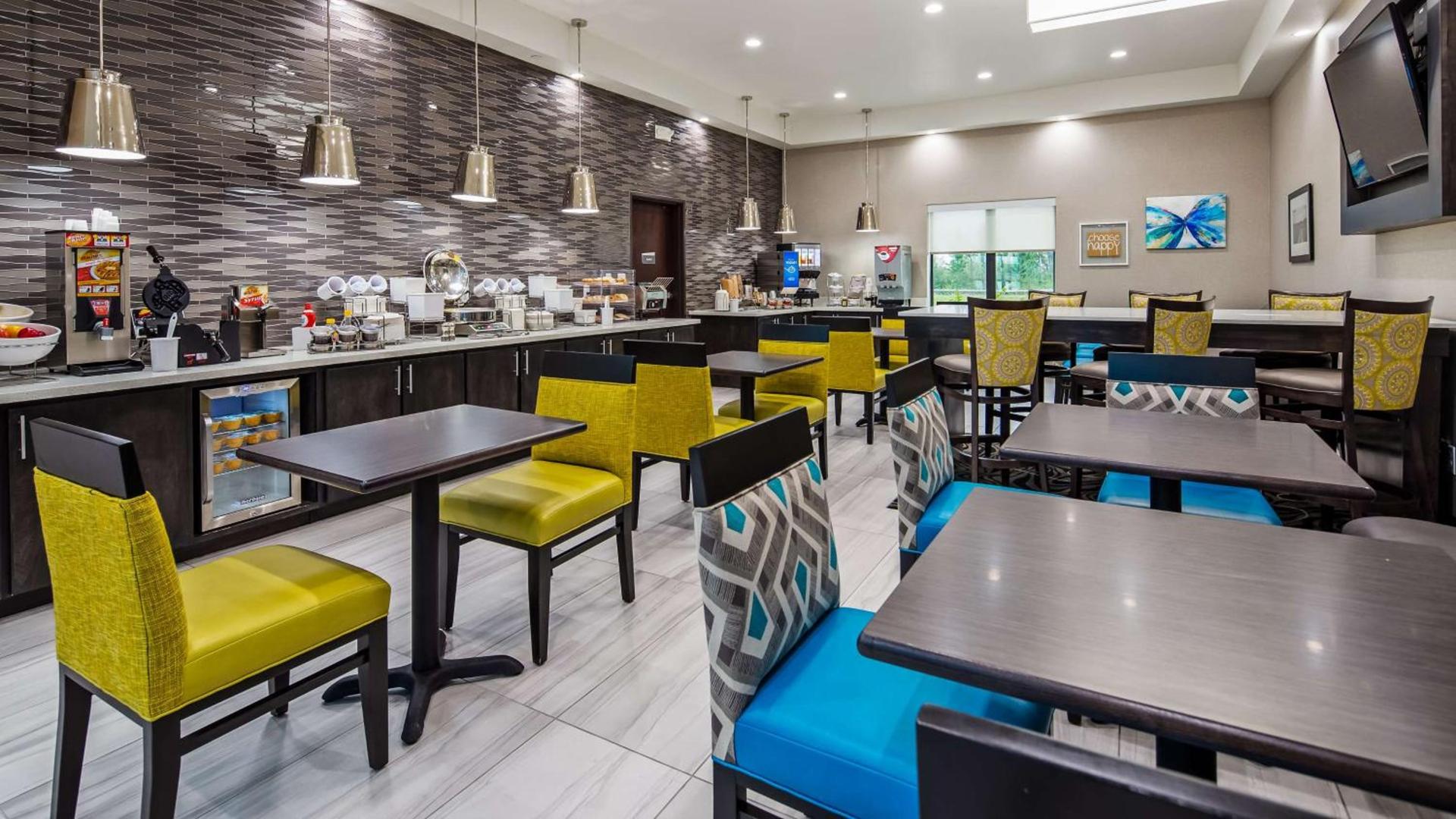 Best Western Plus Waller Hotel photo 5