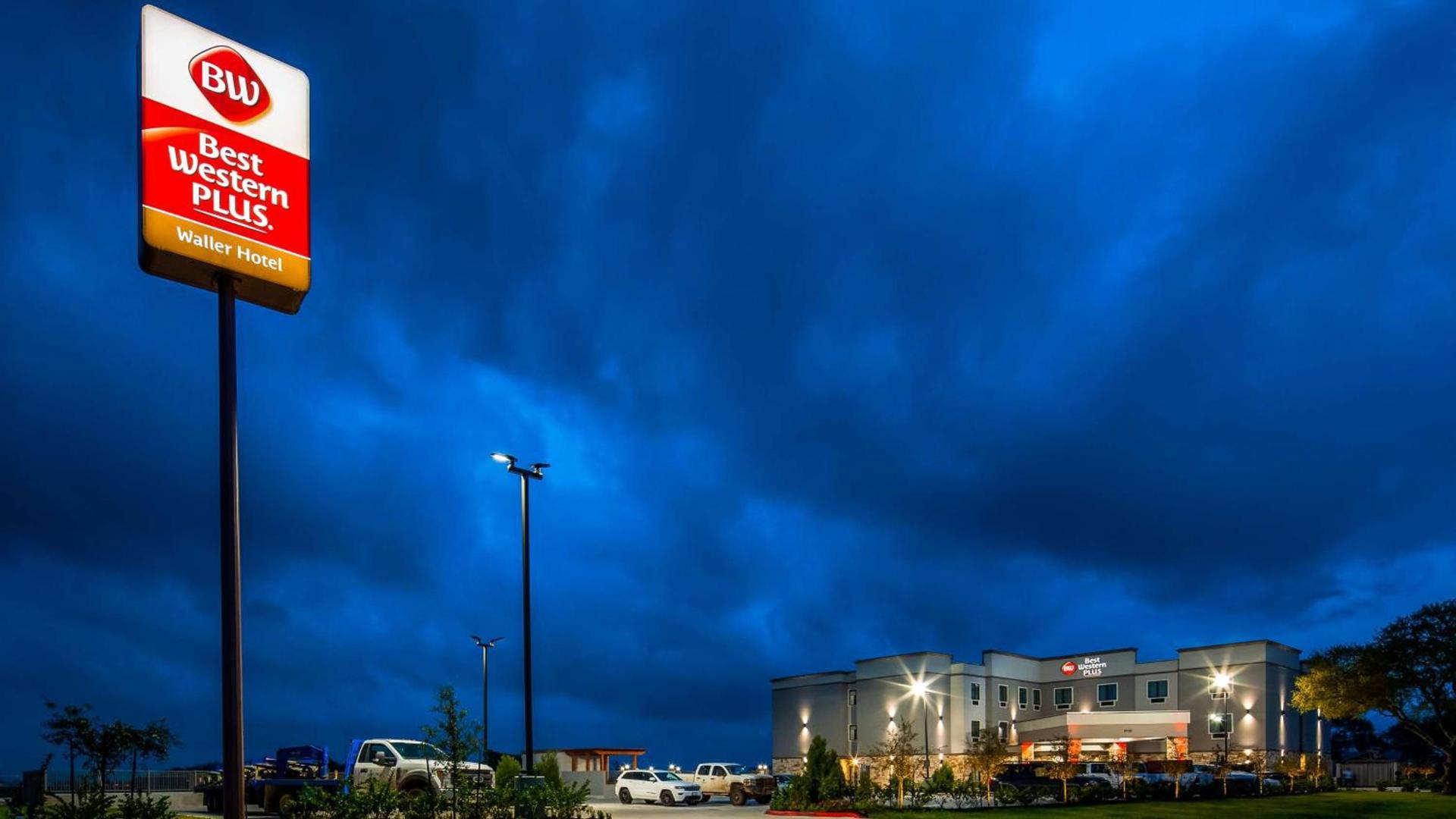 Best Western Plus Waller Hotel photo 9