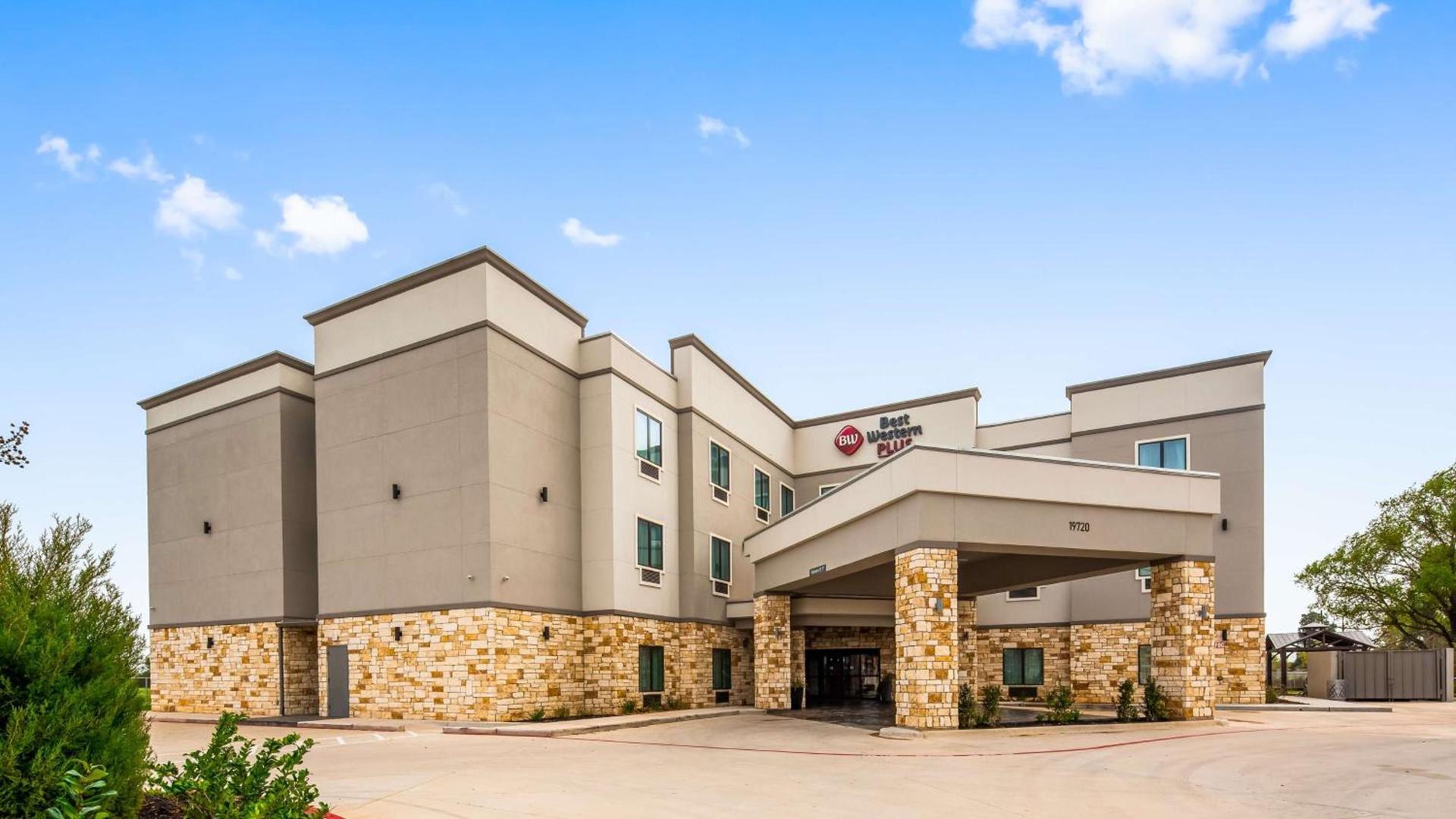 Best Western Plus Waller Hotel photo 1