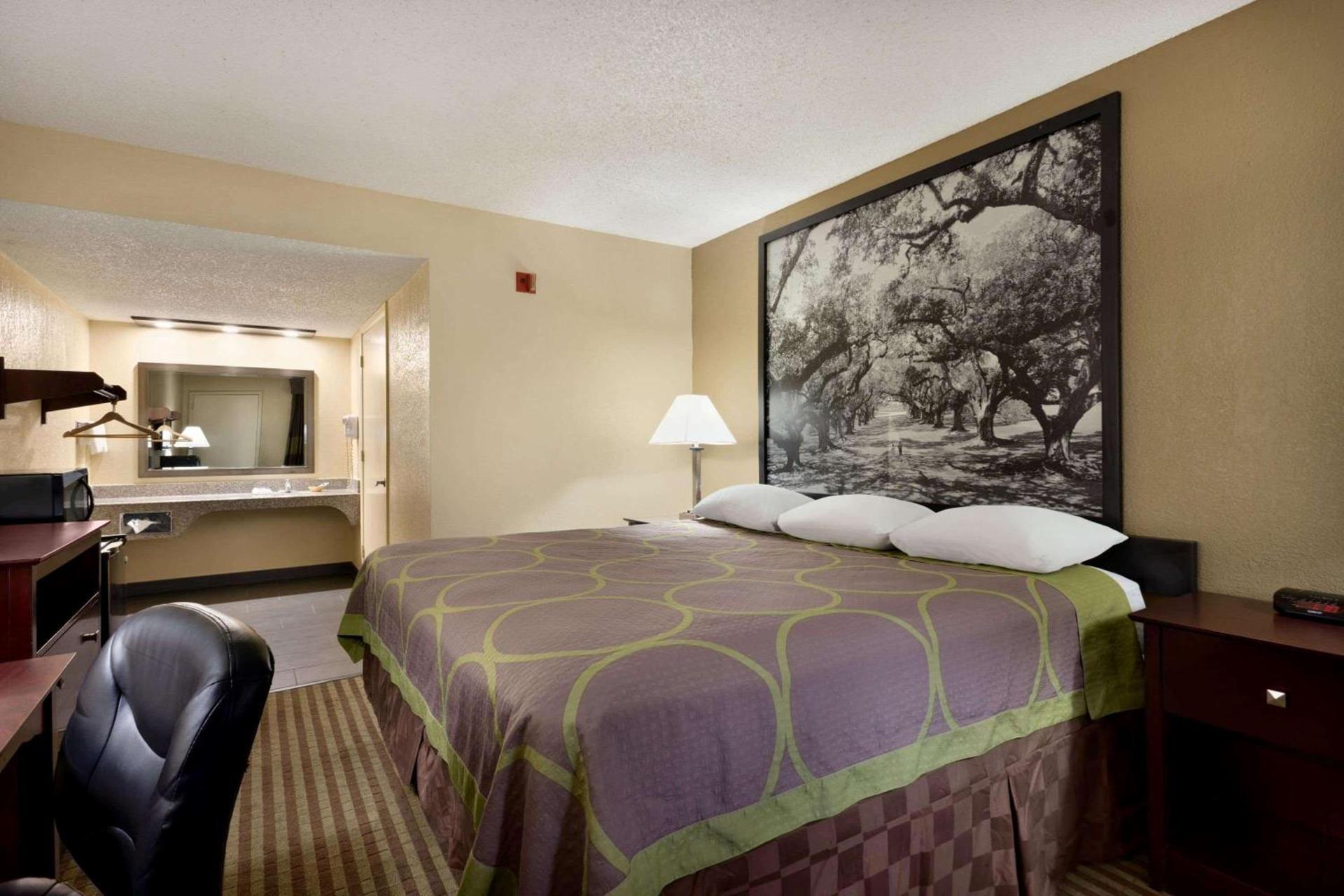 Super 8 by Wyndham Ruston photo 6