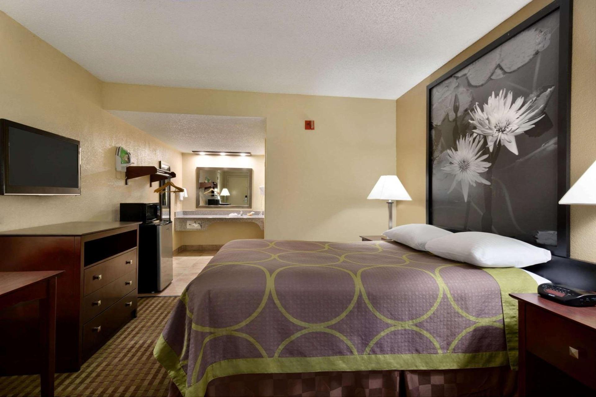 Super 8 by Wyndham Ruston photo 7