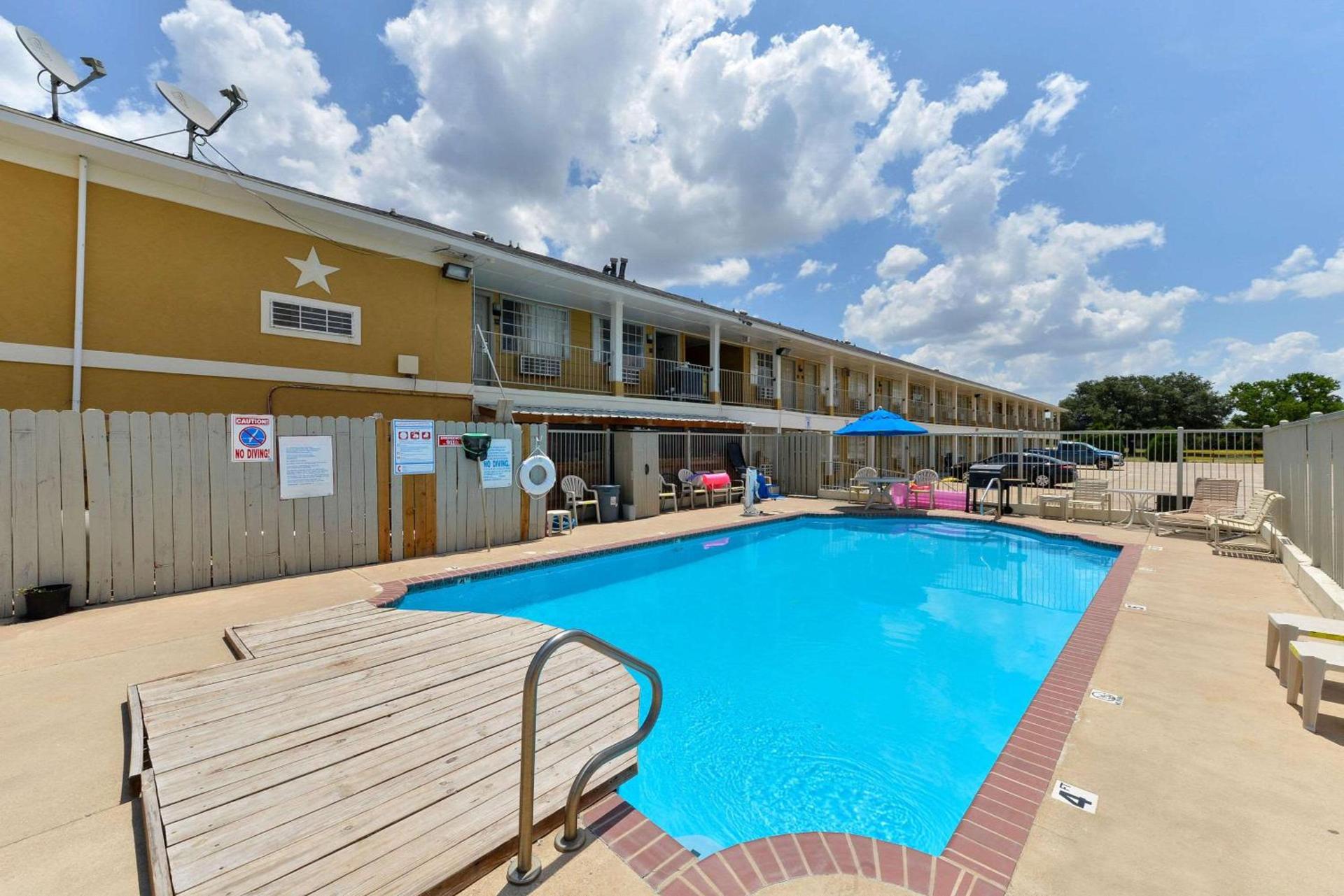 Quality Inn Gonzales photo 10